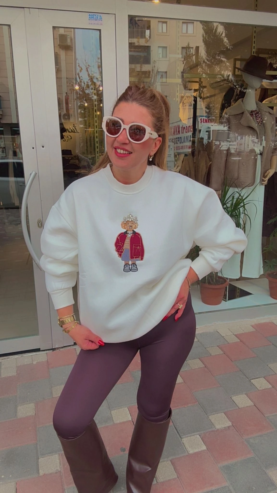 Köpek Desenli Taş İşlemeli Sweattshırt - Beyaz