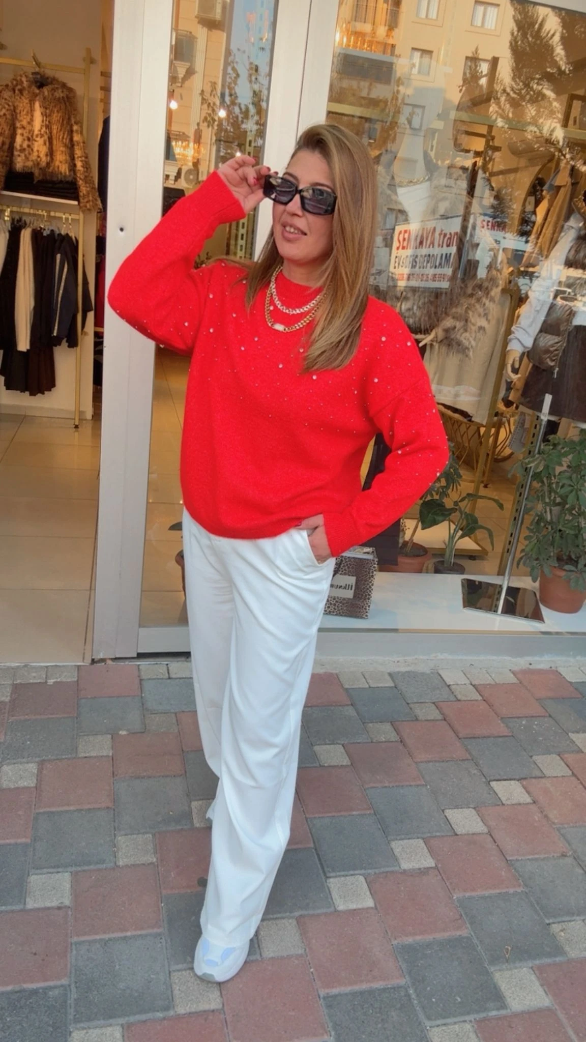 TAŞ İŞLEMELİ YUMOŞ KAZAK