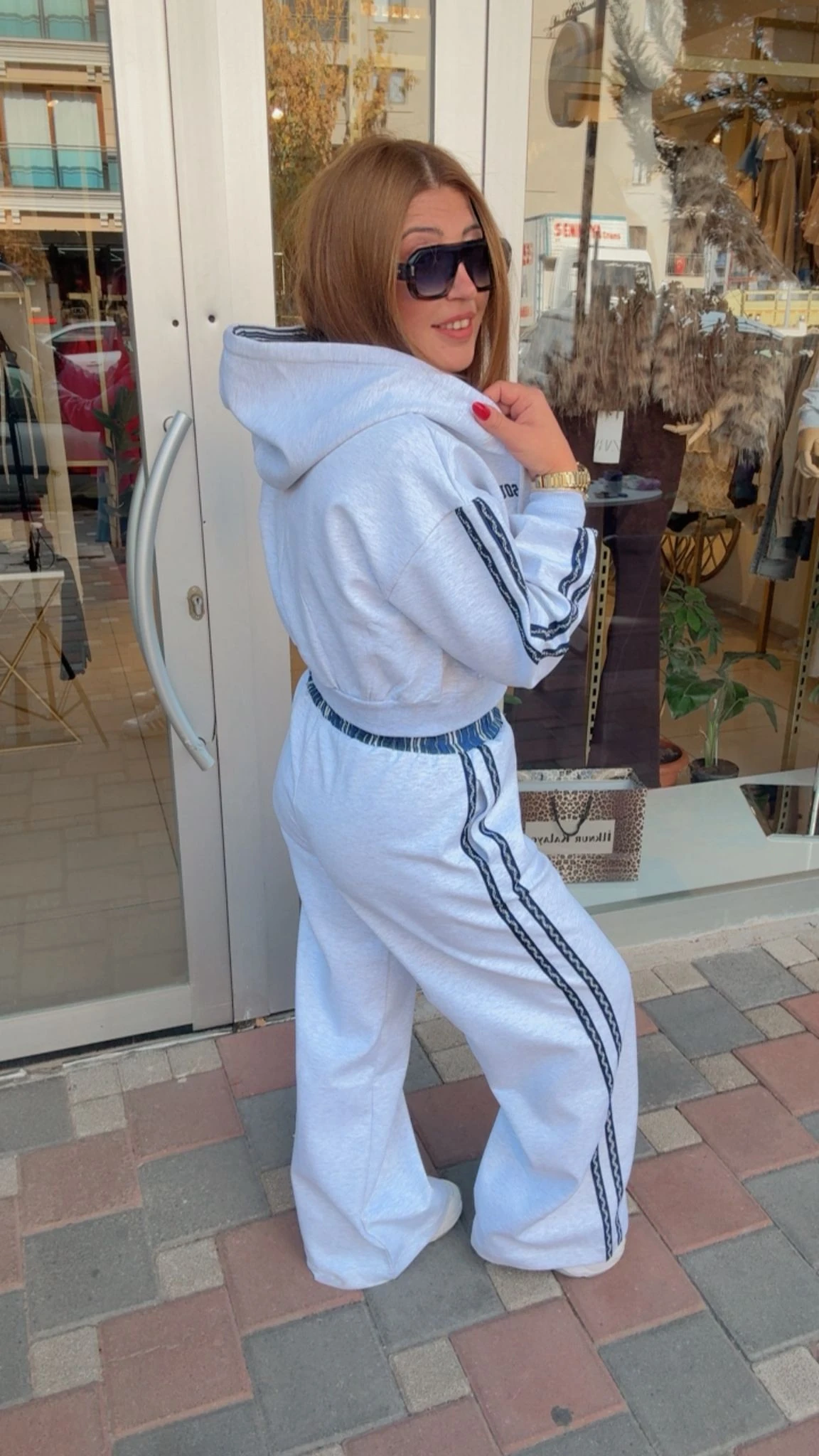 YANLARI ŞERİTLİ EŞOFMAN TAKIM