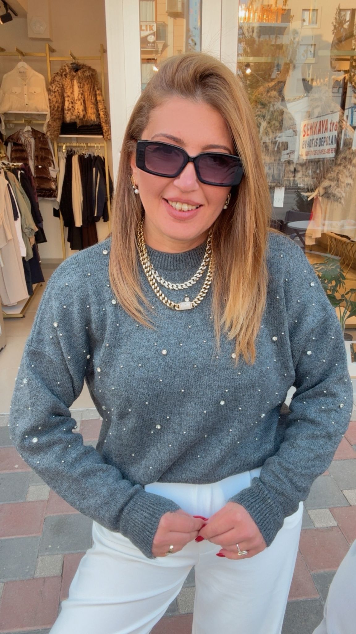 TAŞ İŞLEMELİ YUMOŞ KAZAK - Gri