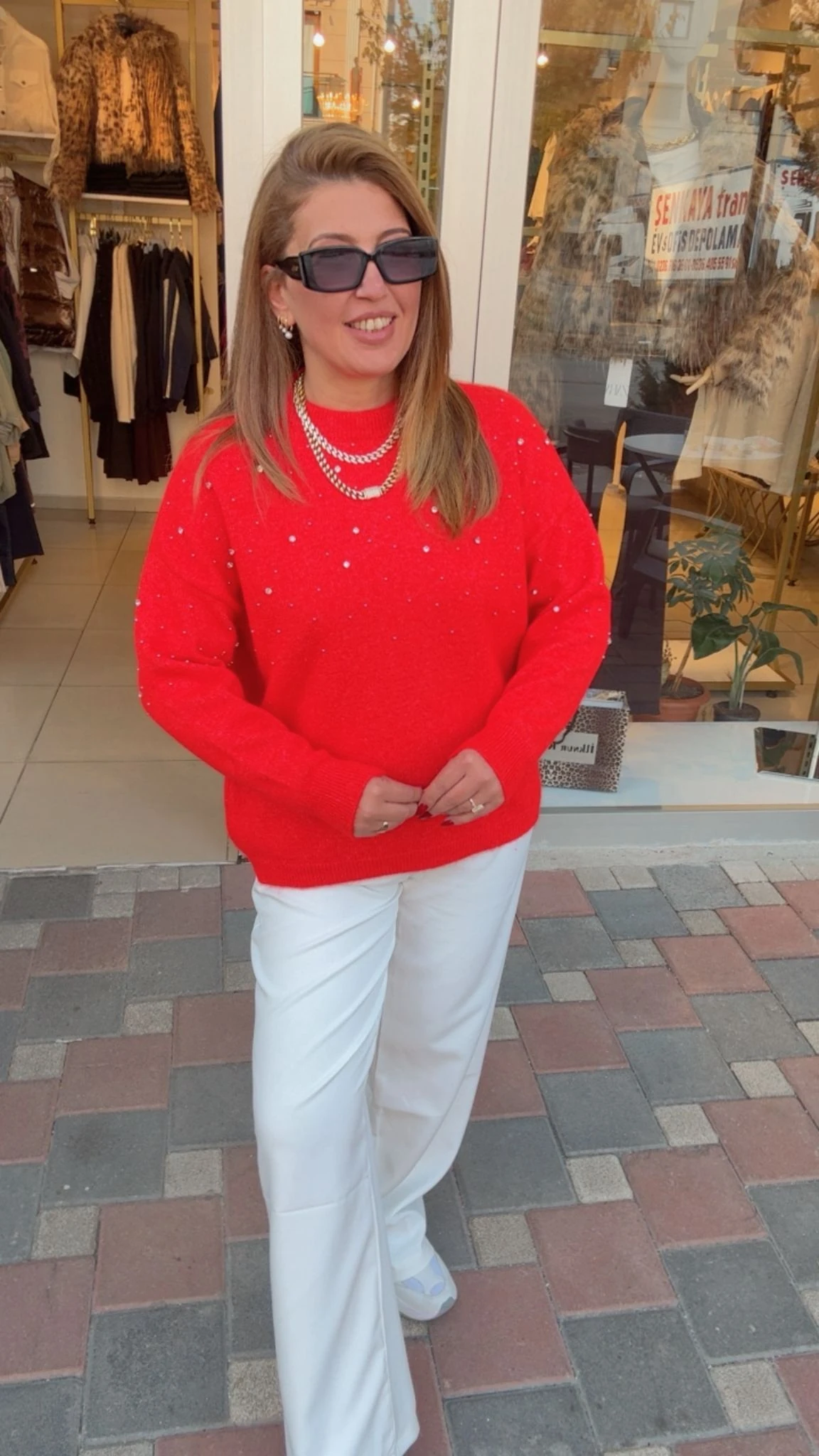 TAŞ İŞLEMELİ YUMOŞ KAZAK