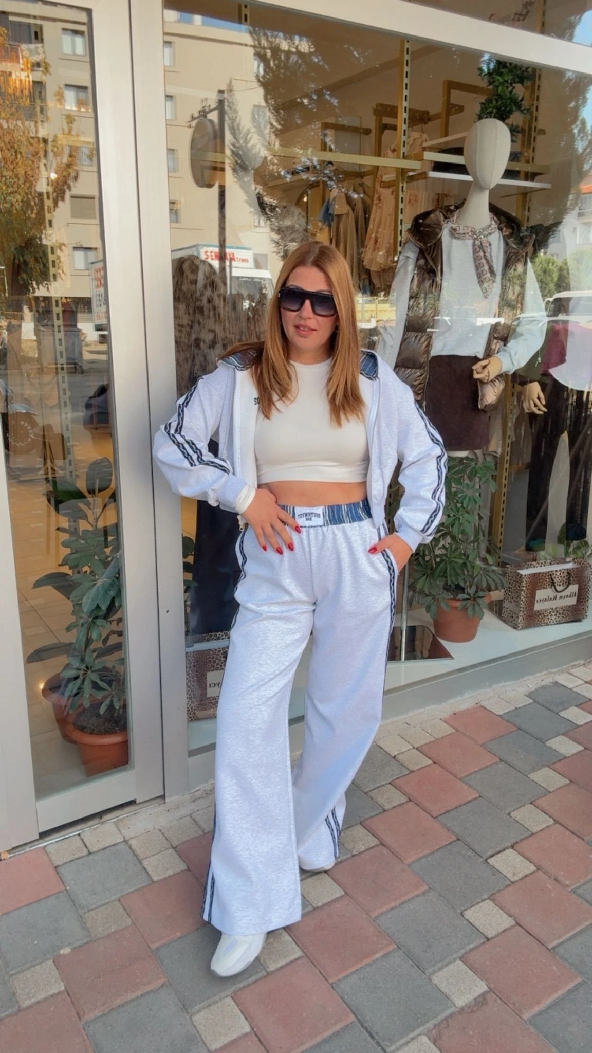 YANLARI ŞERİTLİ EŞOFMAN TAKIM