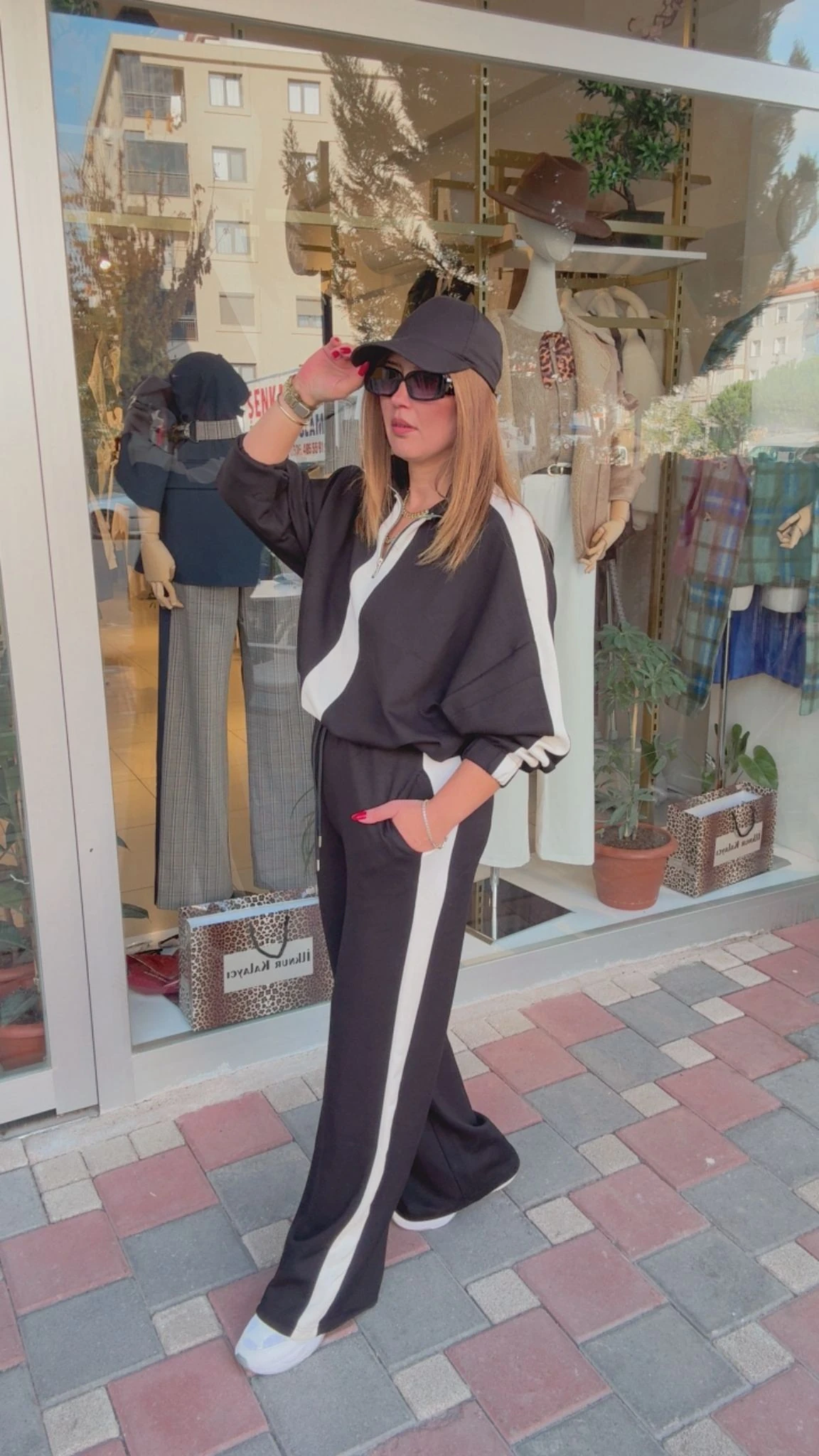 Dik Yaka Fermuarlı Takım - Siyah