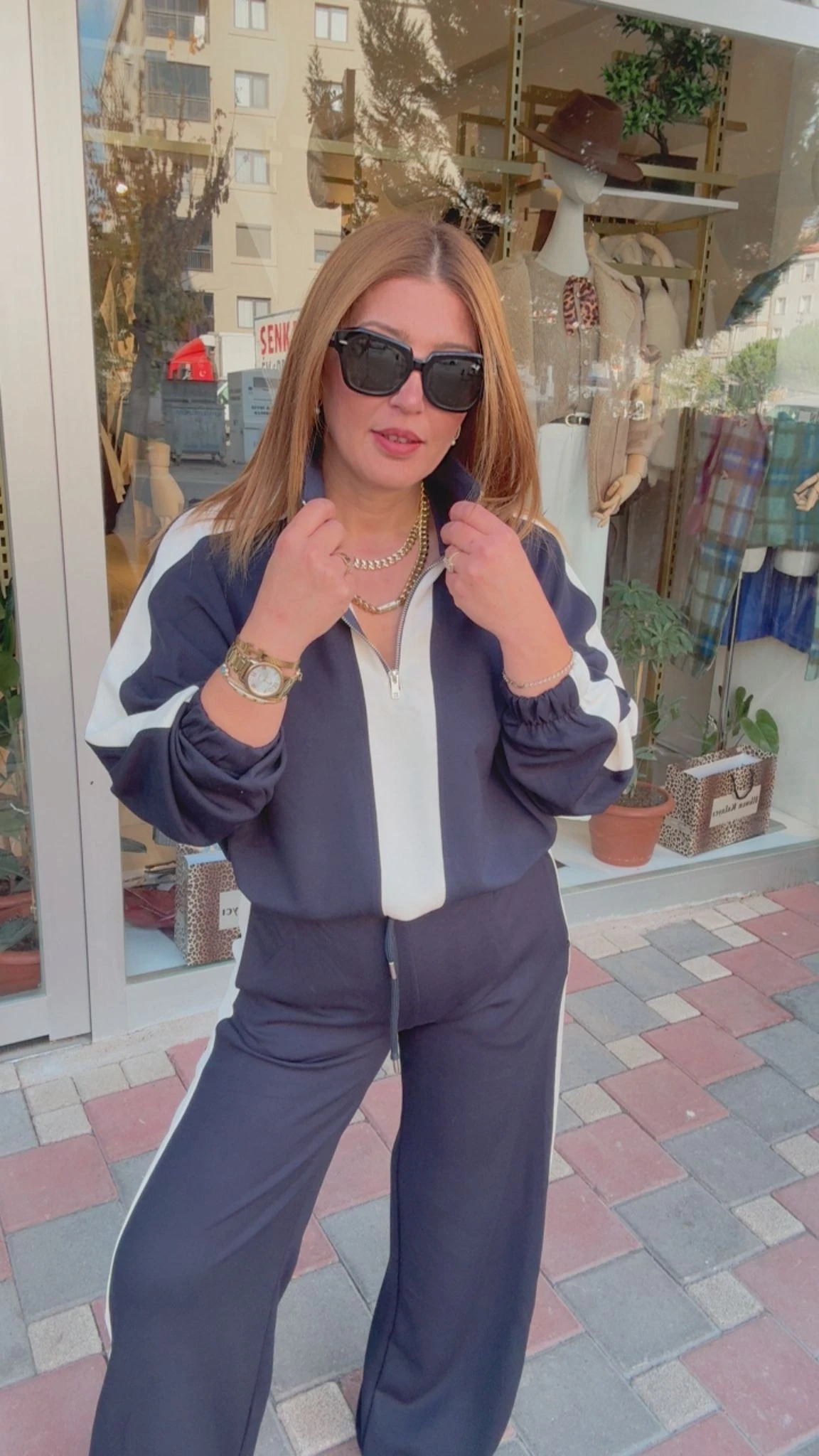 Dik Yaka Fermuarlı Takım