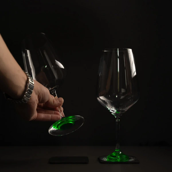 Manyetik Kristal Cam Şarap Bordo Gece Yeşi̇l 2 X Kristal Cam Şarap Bordeaux (0,65 L) Mıknatıslı + 2 X Metal-nano-jel-pad