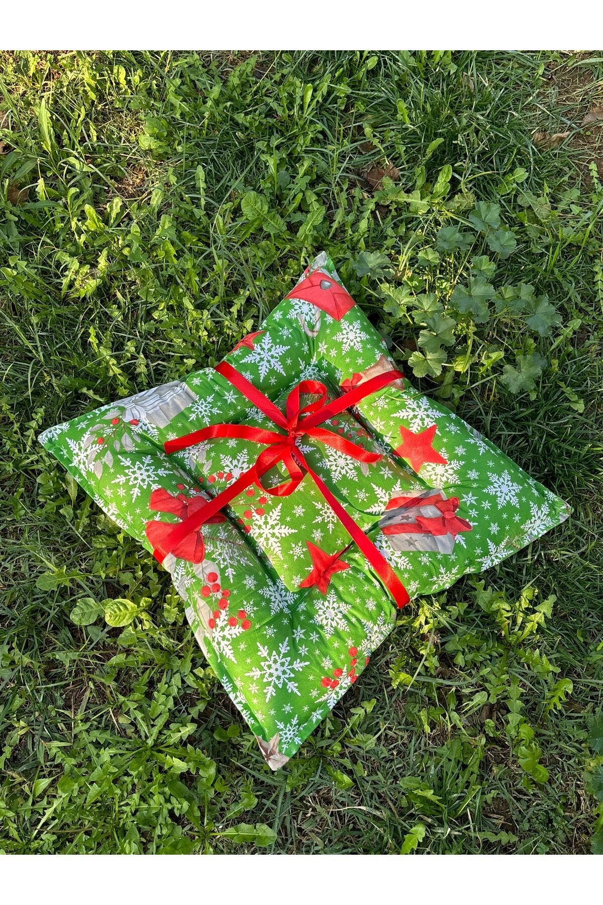 Yılbaşı Konseptli Kedi ve Köpek Yatağı Minderi (Yılbaşı Hediyeleri) 50x50 cm Kare