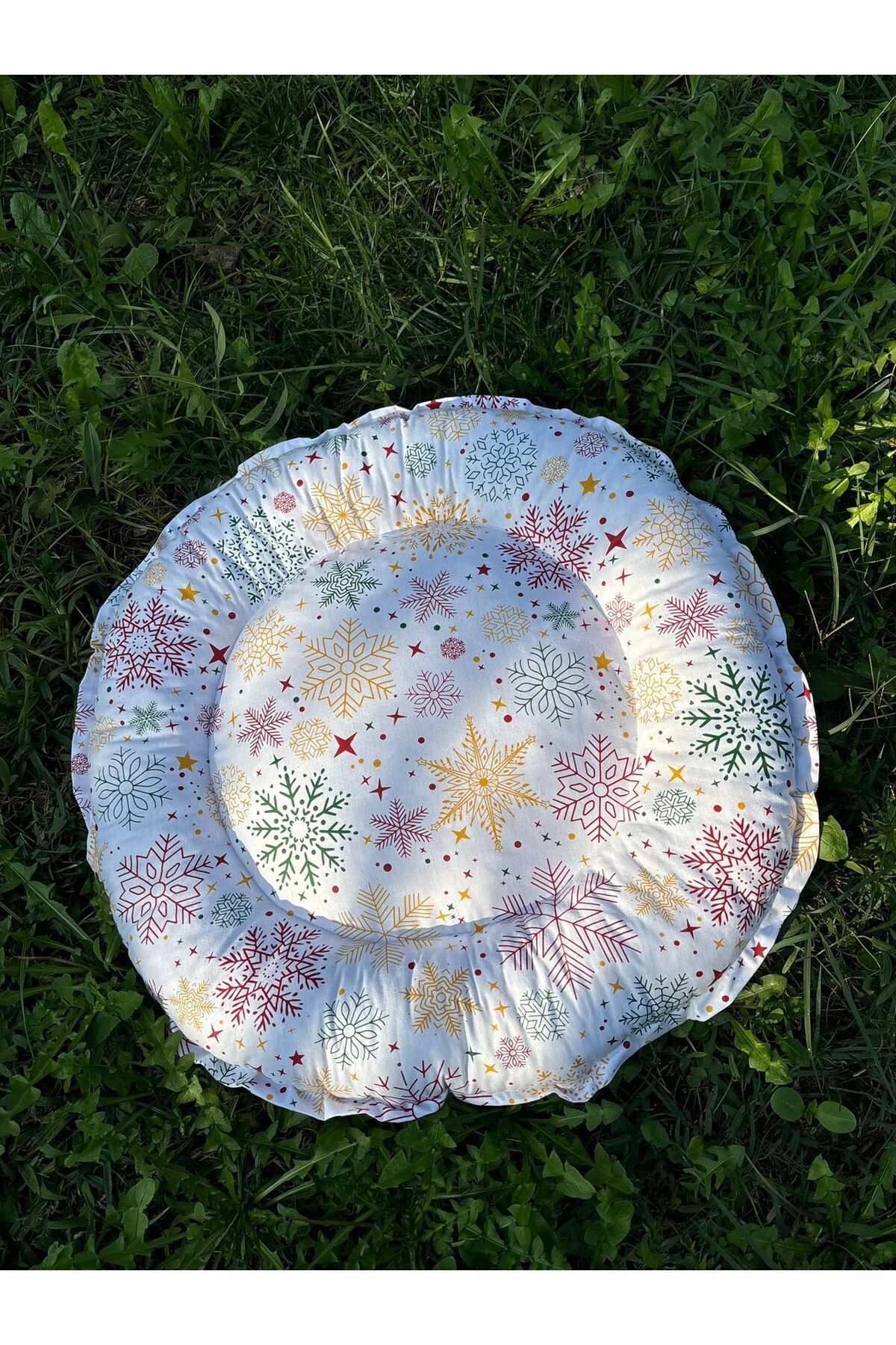 Yılbaşı Konseptli Kedi ve Köpek Yatağı Minderi (Rengarenk Kar Taneleri) 50x50 cm yuvarlak