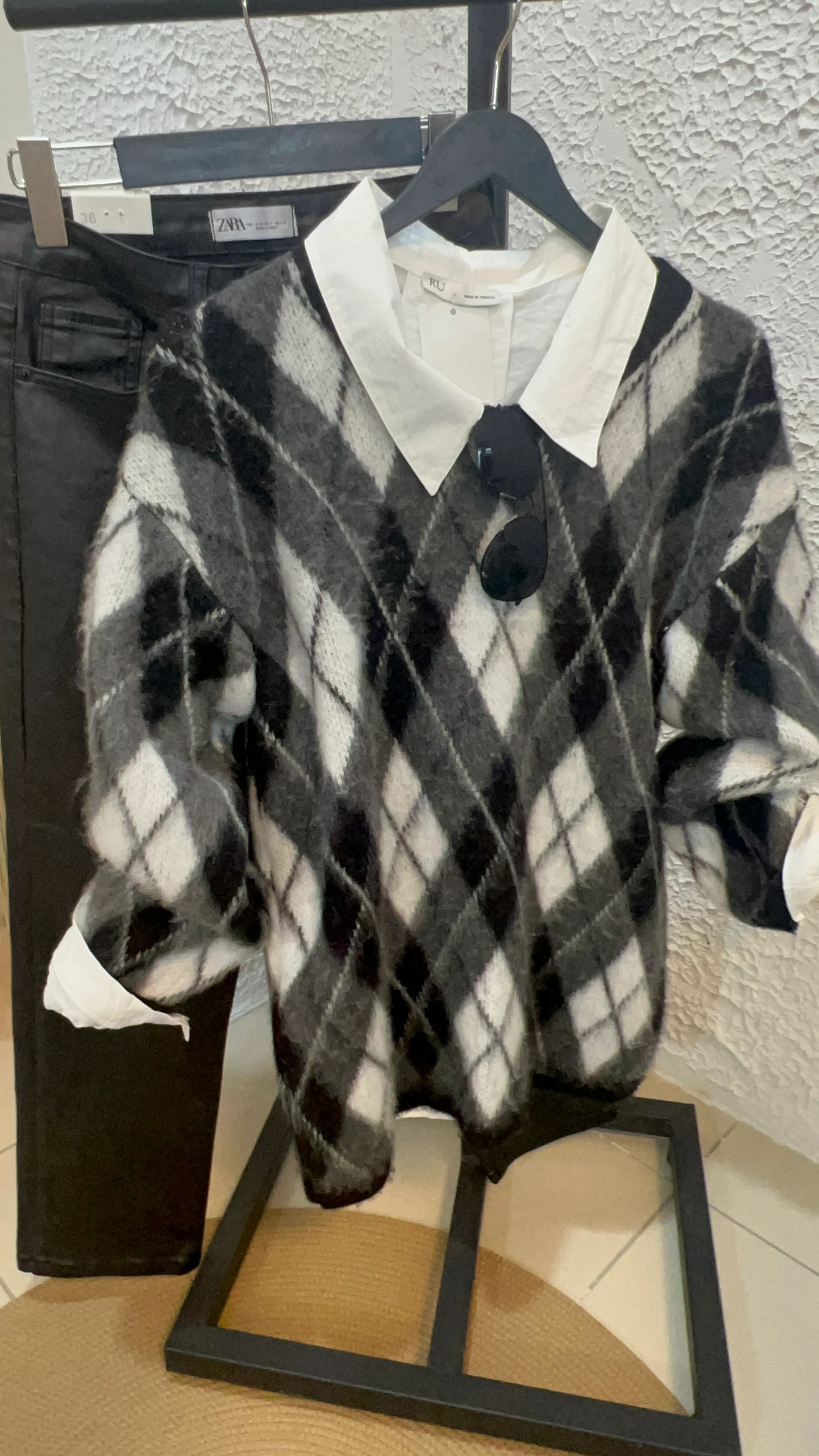 Siyah-Beyaz Baklava Desenli Kazak