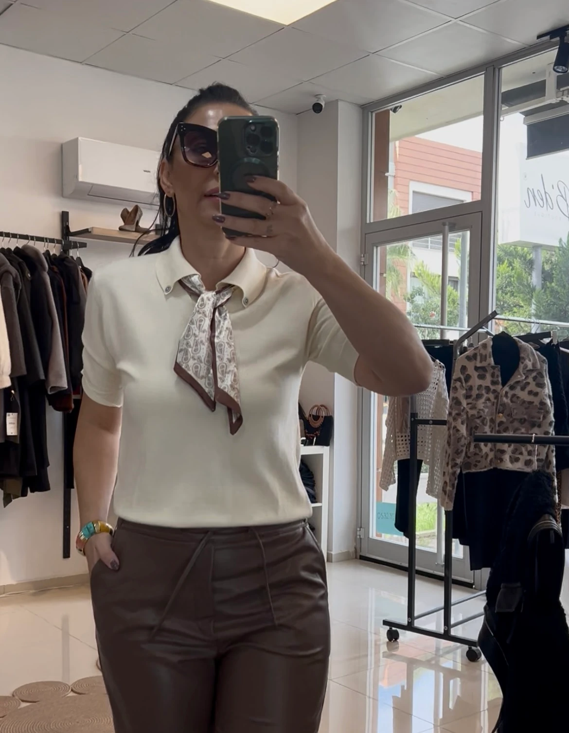 KREM FULARLI TRİKO BLUZ