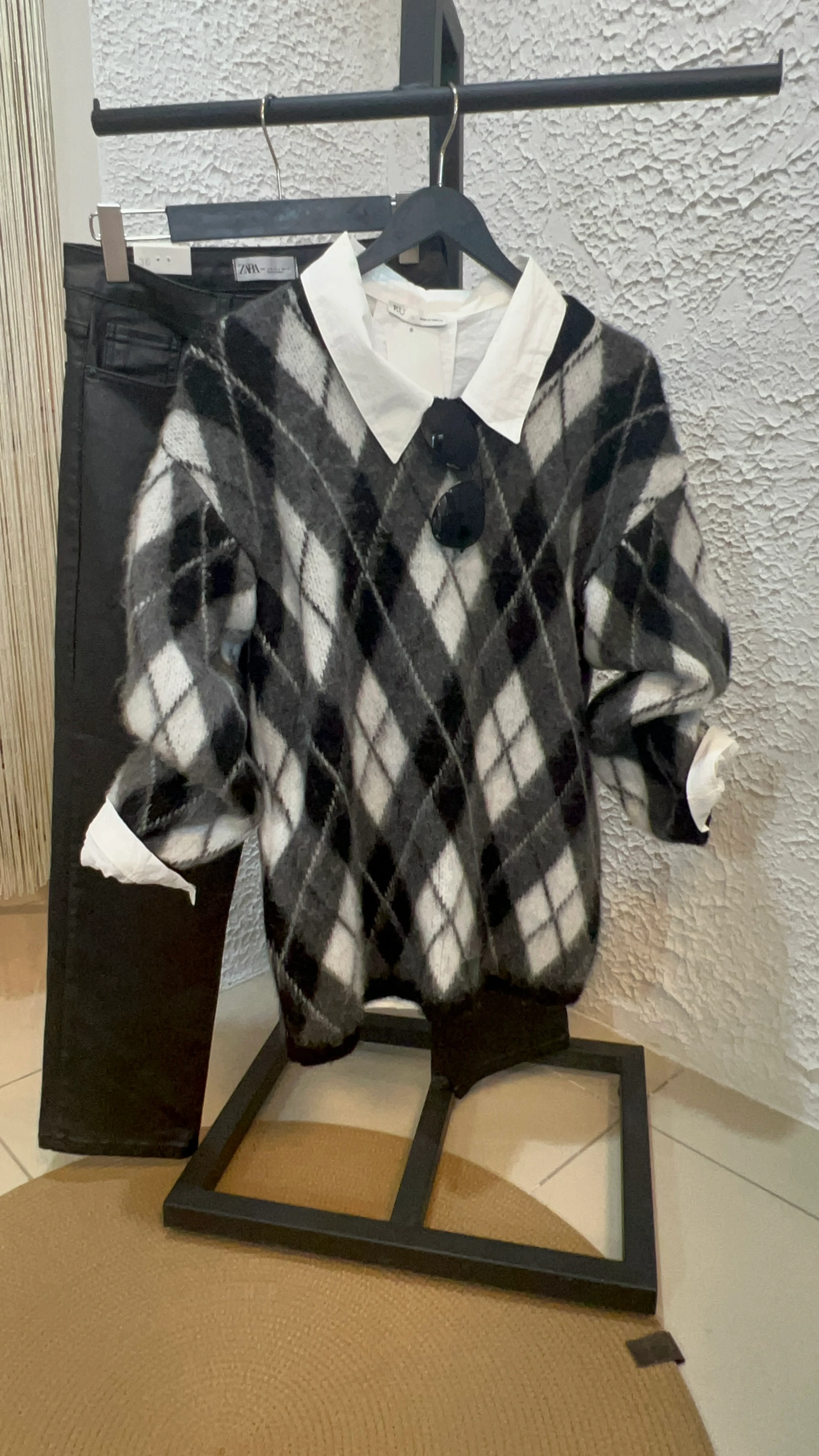 Siyah-Beyaz Baklava Desenli Kazak