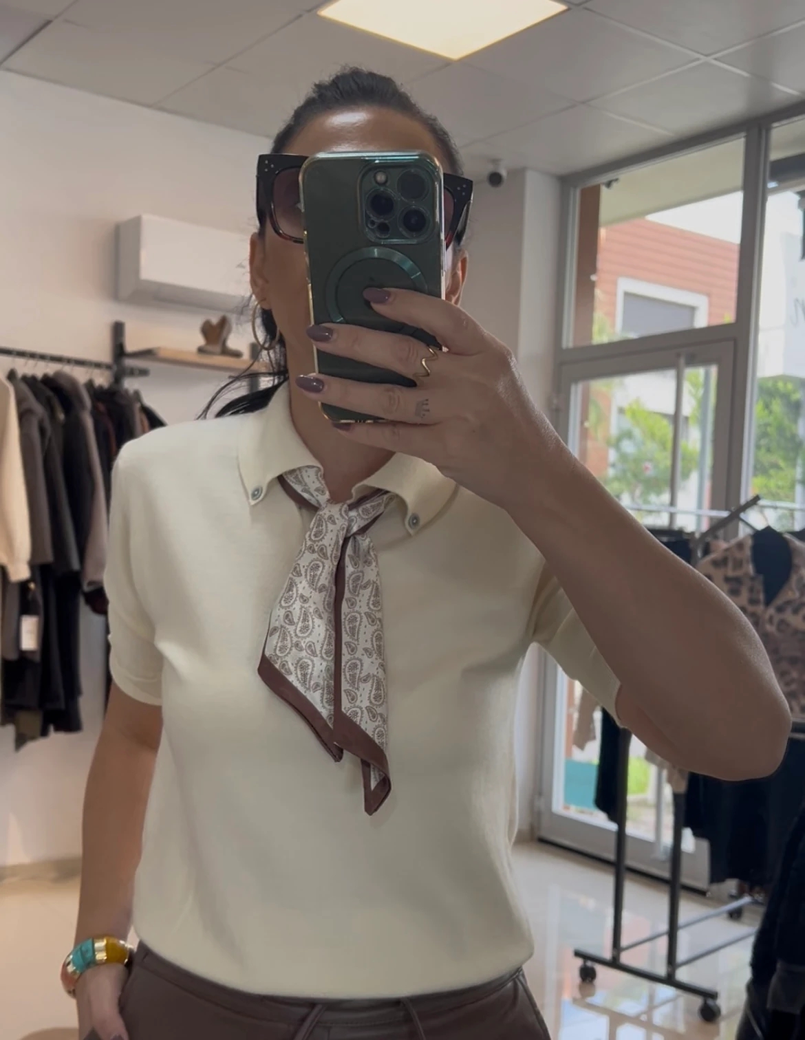 KREM FULARLI TRİKO BLUZ