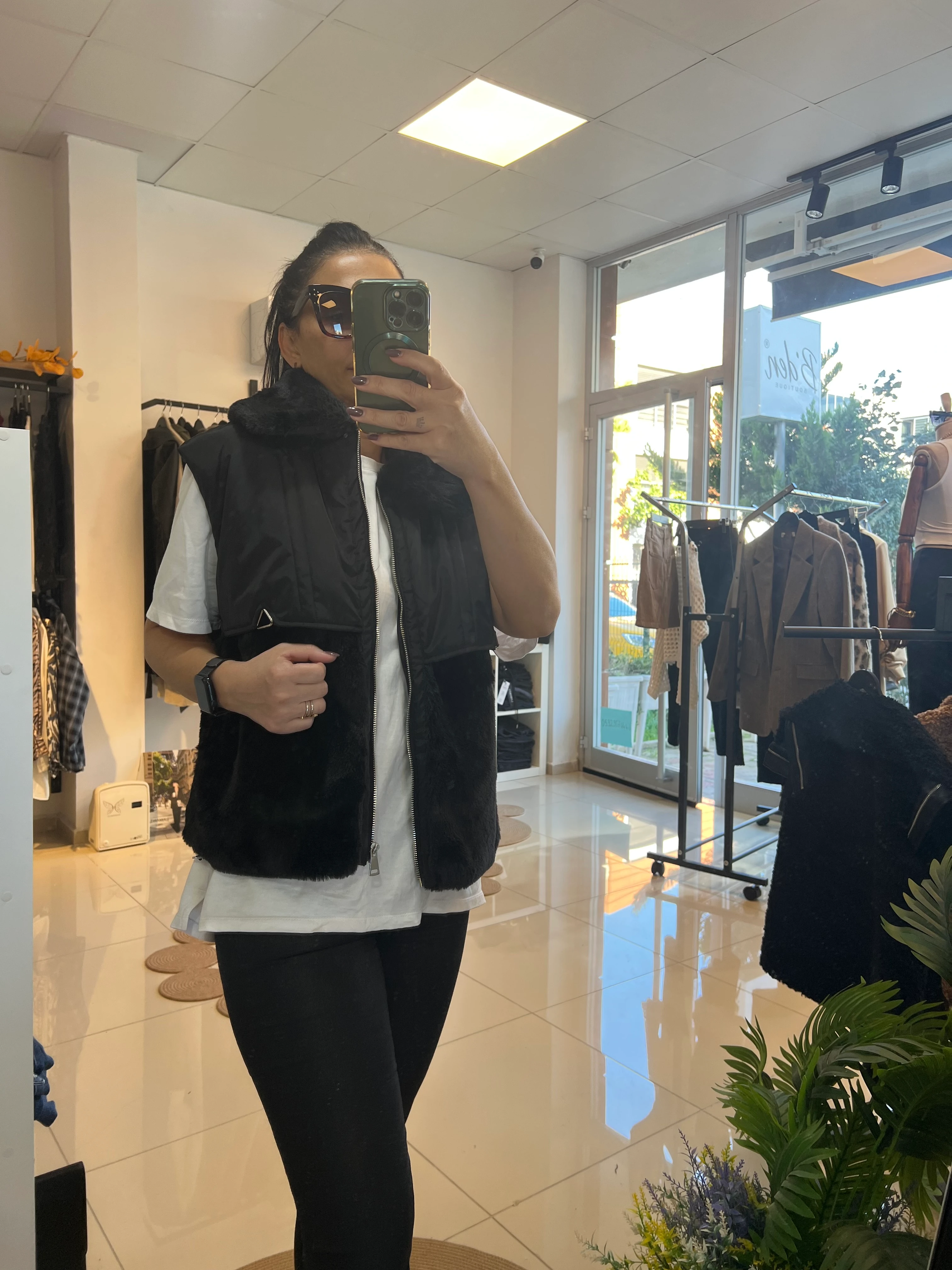 SİYAH KÜRKLÜ YELEK