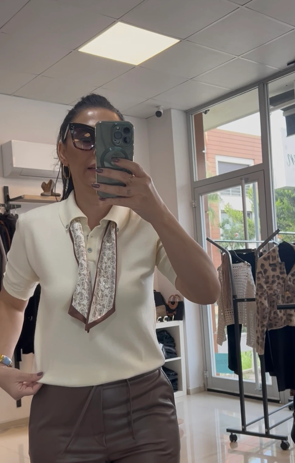 KREM FULARLI TRİKO BLUZ