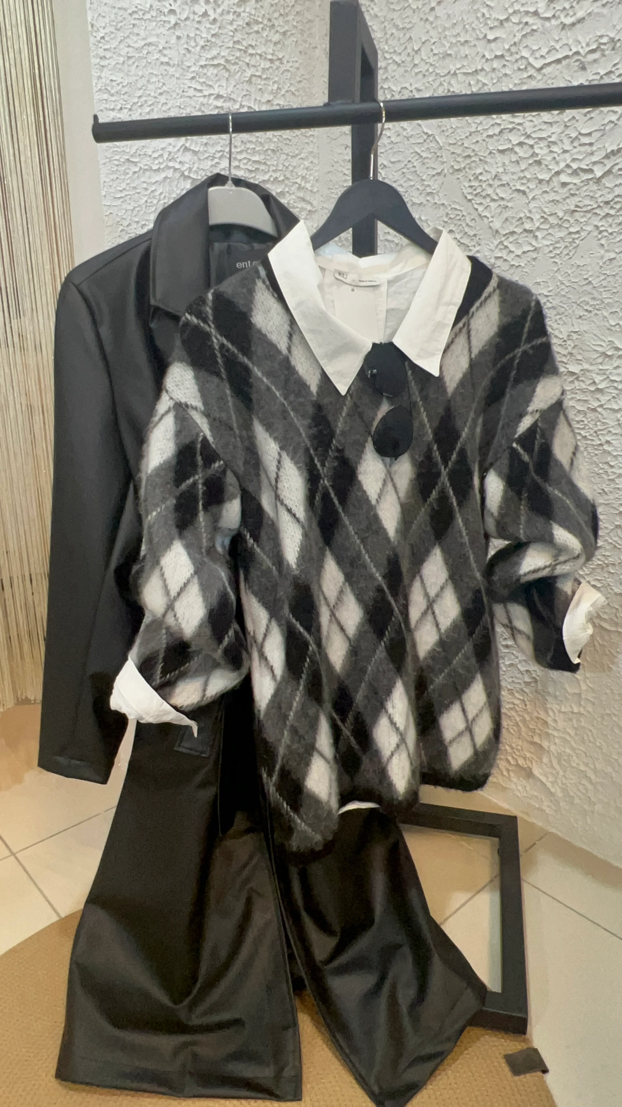 Siyah-Beyaz Baklava Desenli Kazak