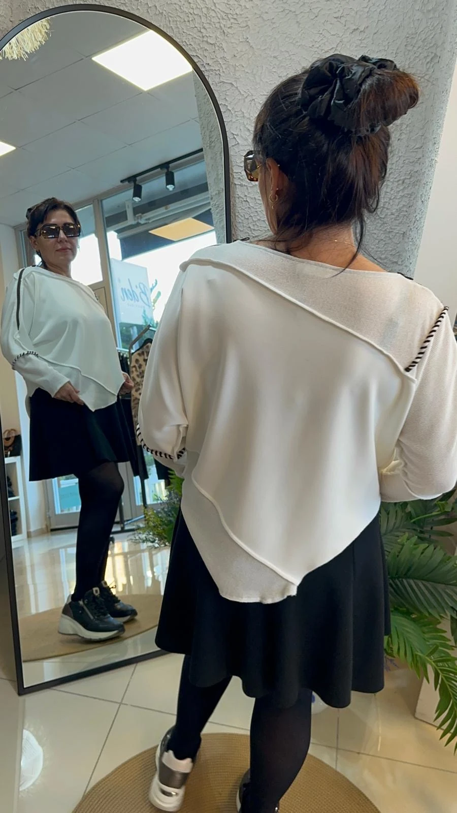 KREM OMUZLARI FERMUARLI BLUZ