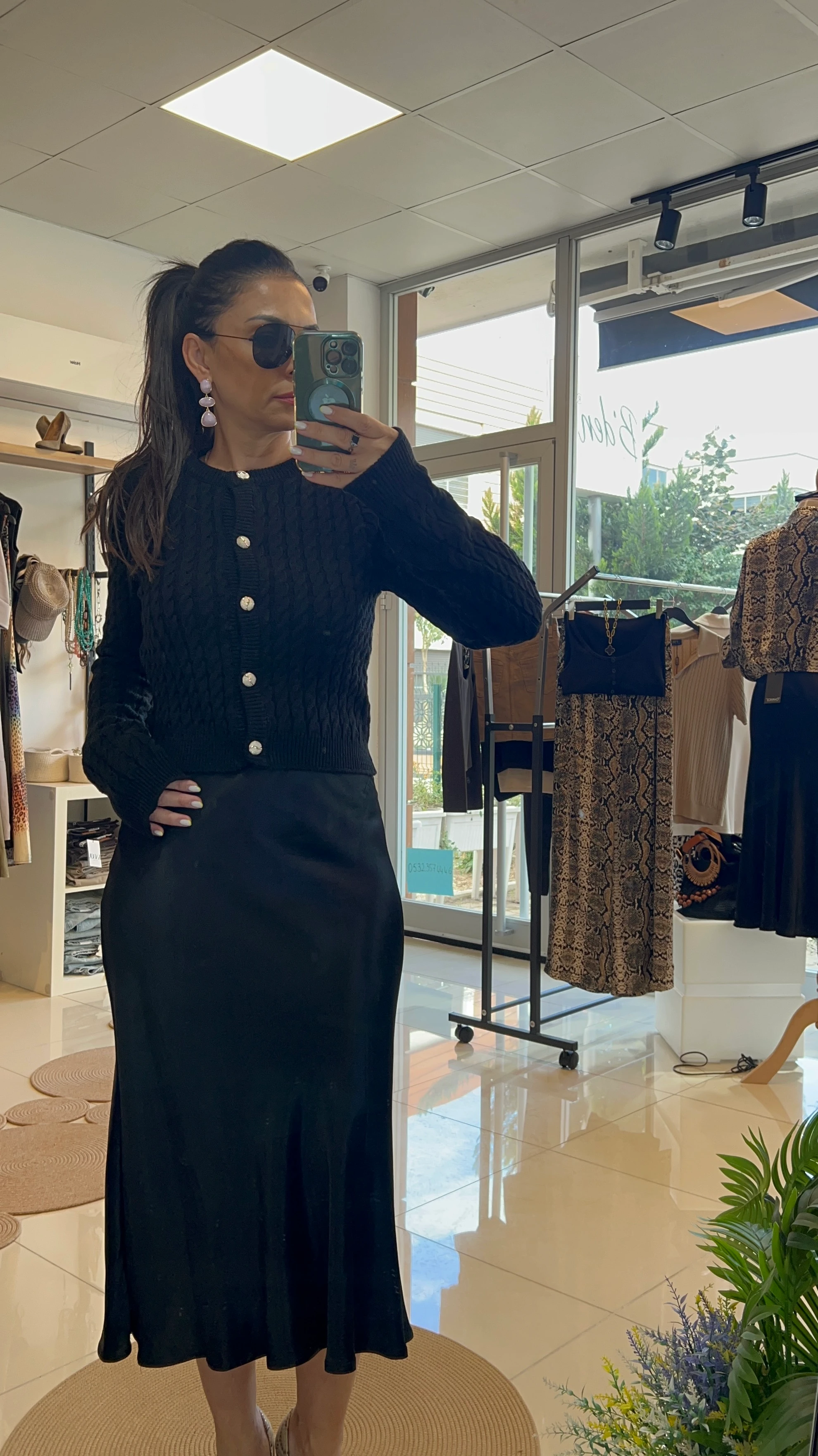 Siyah Düğme Detaylı Örgü Ceket