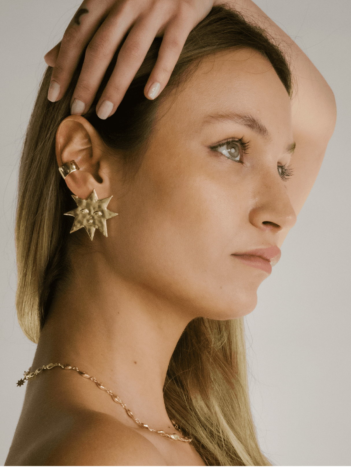 The Hug Earcuff - Gold