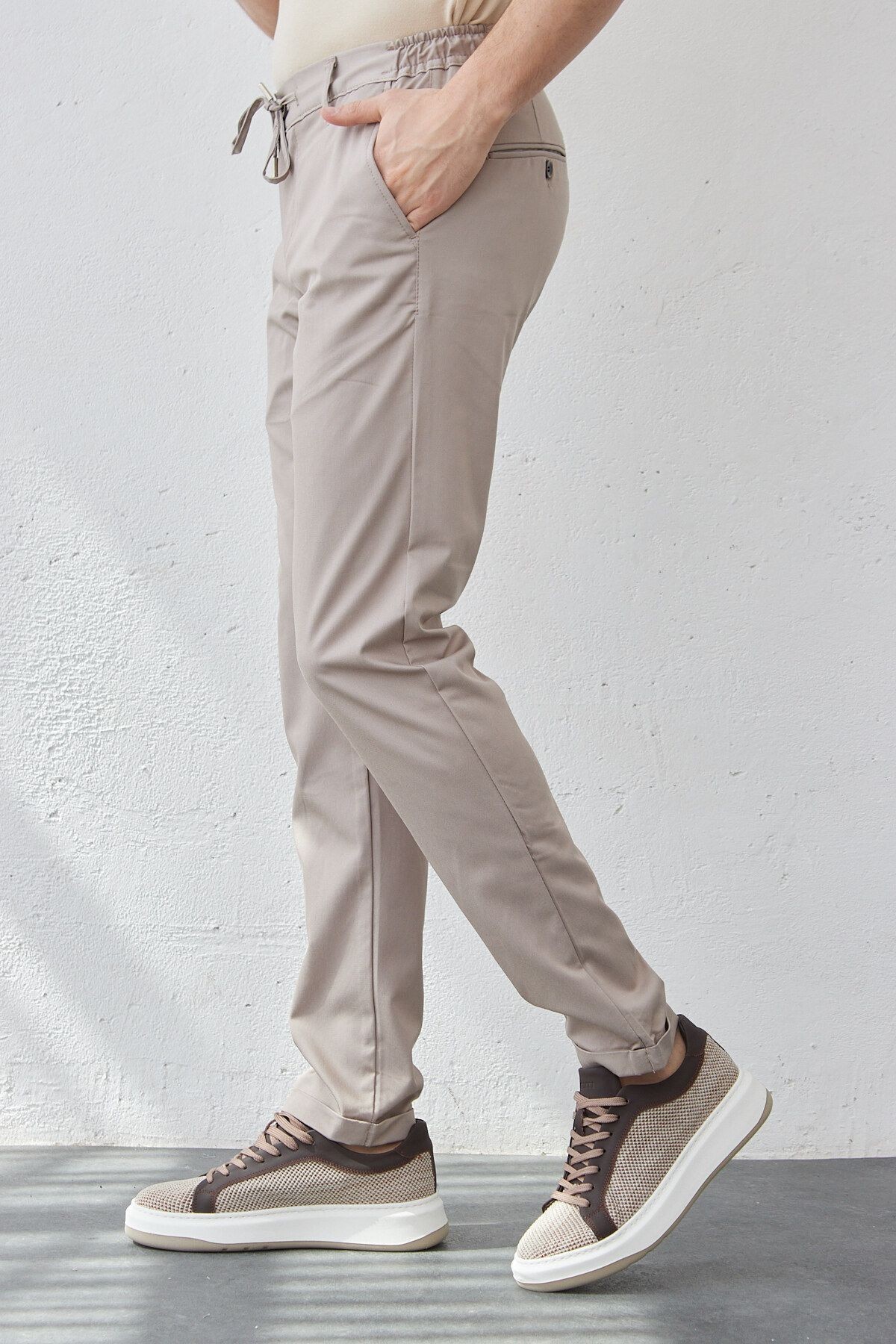 Erkek Açık Gri Beli Lastikli Bağcıklı Dokuma Likralı Esnek Modern Slim Fit Jogger Pantolon