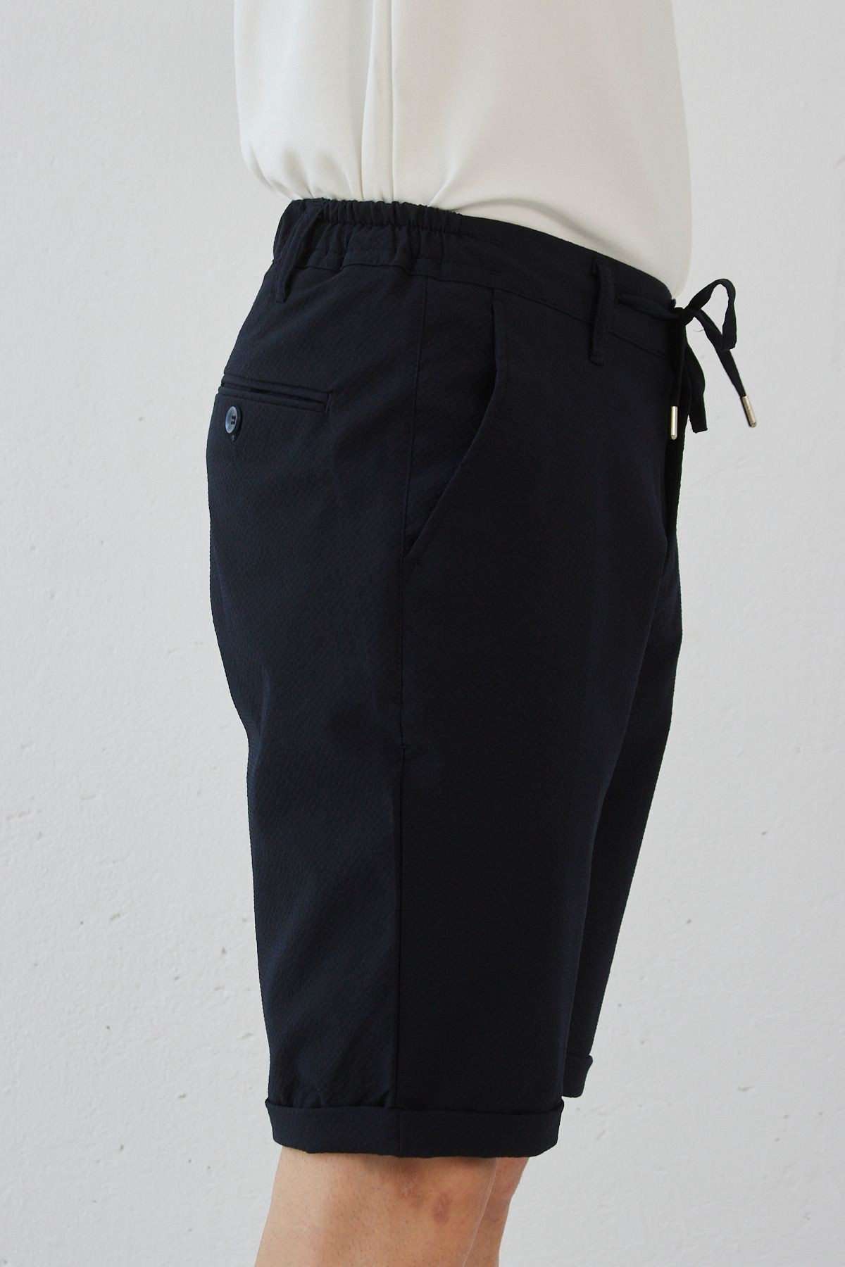 Erkek Lacivert Slim Fit Dar Kesim Yan Cepli Gofre Desenli Şort