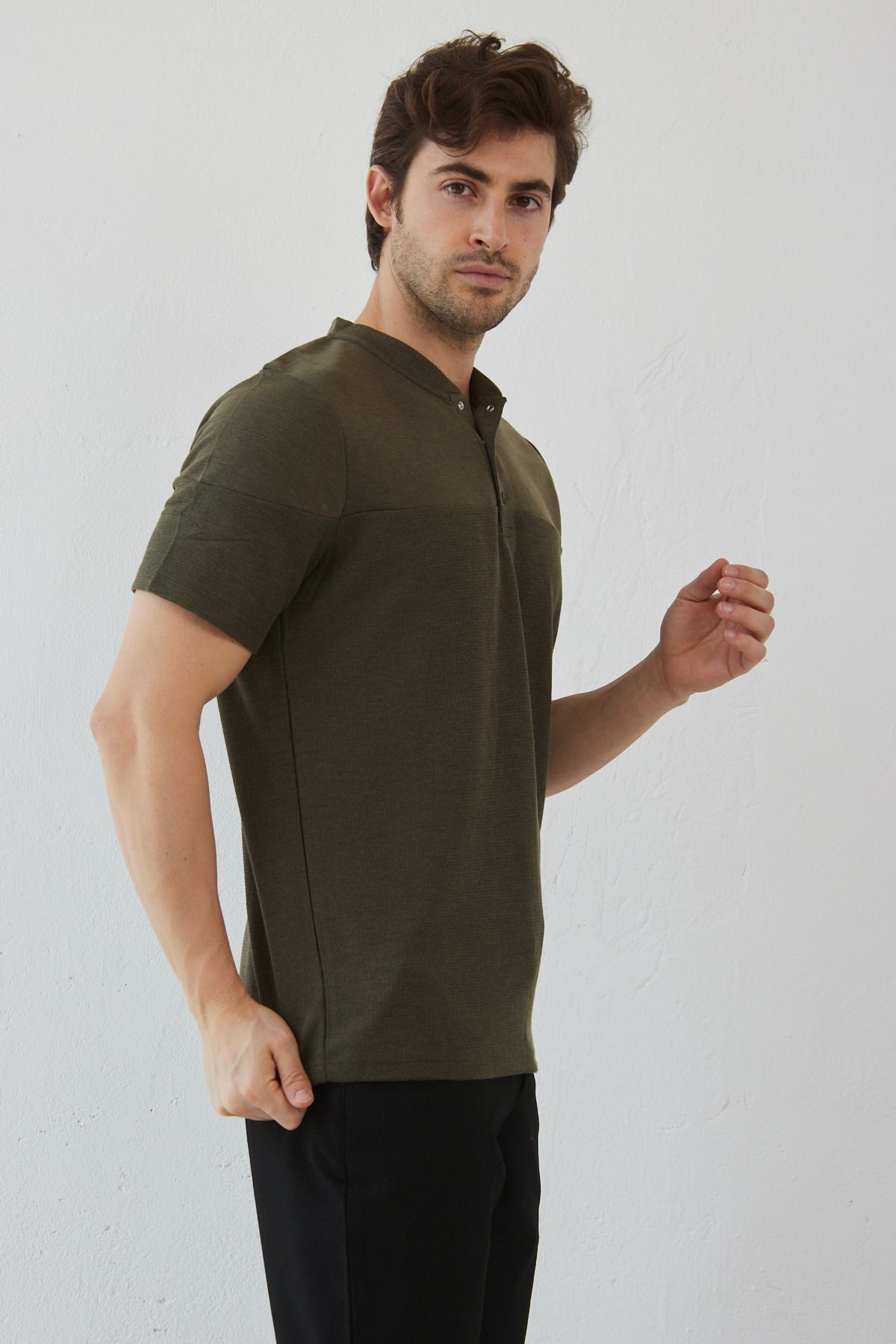 Erkek Modern Slim Fit Hakim Yaka Çıt Çıtlı T-Shirt