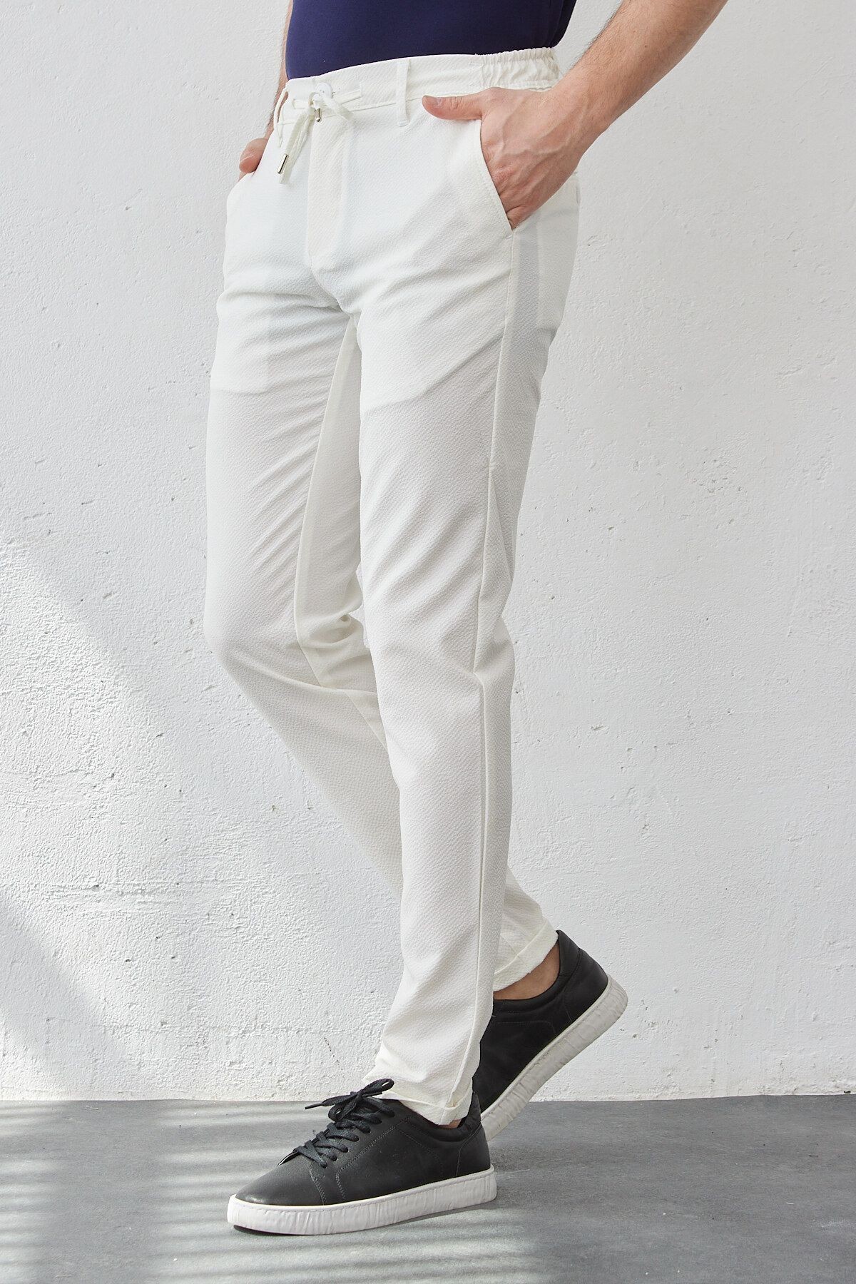 Erkek Beyaz Beli Lastikli Bağcıklı Düz Gofre Dokuma Likralı Esnek Modern Slim Fit Jogger Pantolon