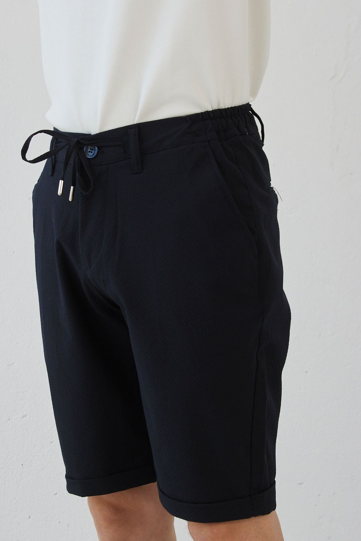 Erkek Lacivert Slim Fit Dar Kesim Yan Cepli Gofre Desenli Şort