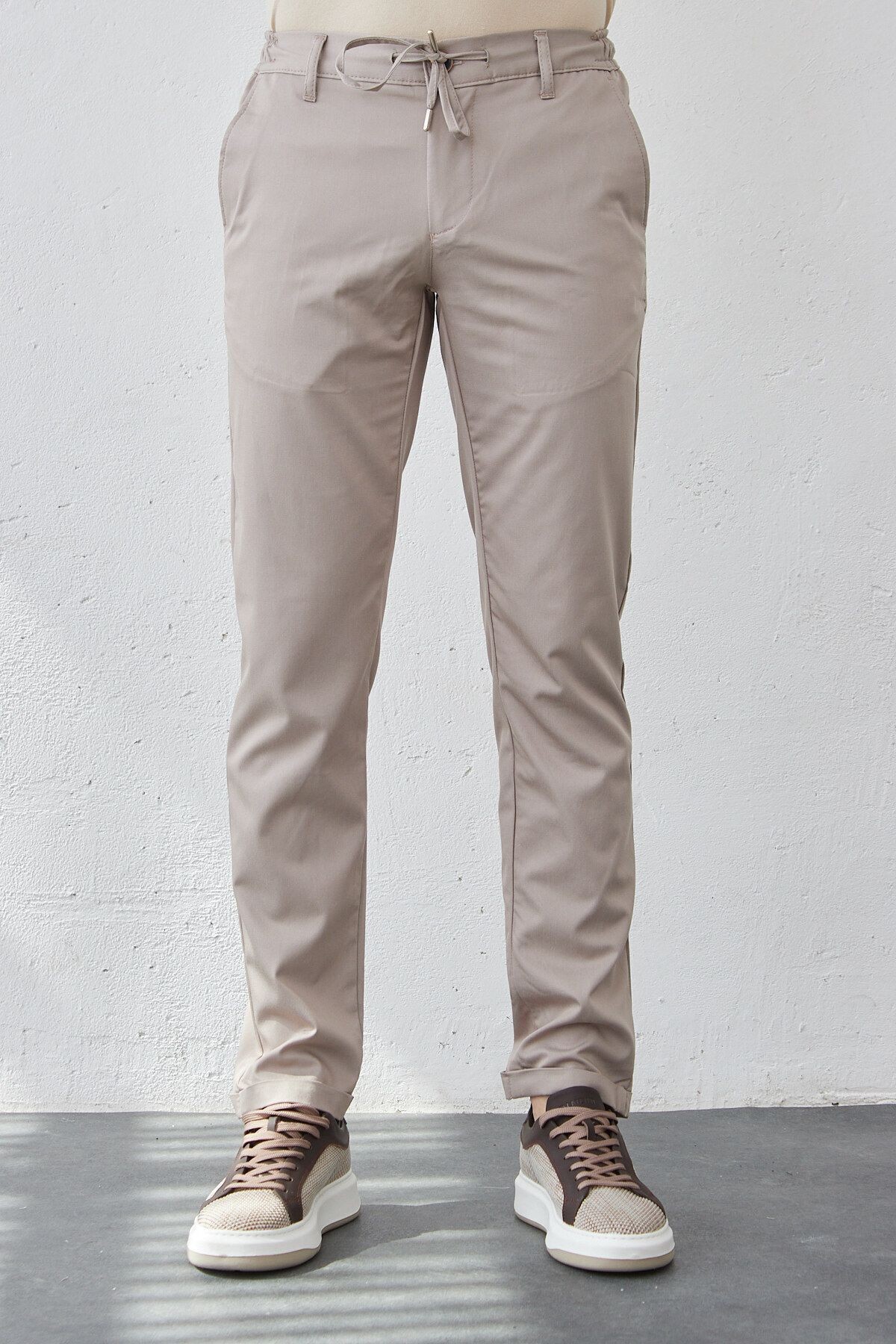 Erkek Açık Gri Beli Lastikli Bağcıklı Dokuma Likralı Esnek Modern Slim Fit Jogger Pantolon