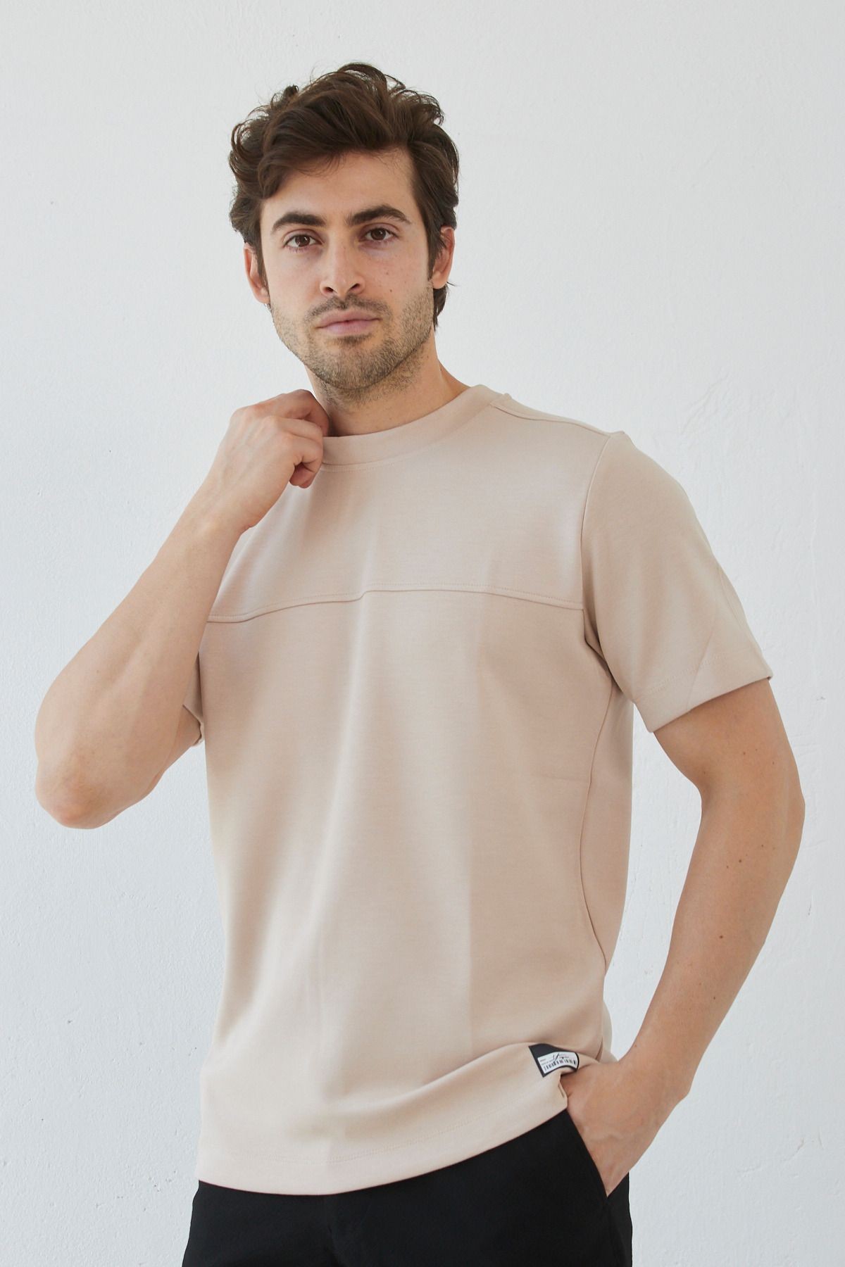 Erkek Slim Fit Dar Kesim Yumuşak Dokulu Likralı Kumaş Düz Basic Bisiklet Yaka Tişört