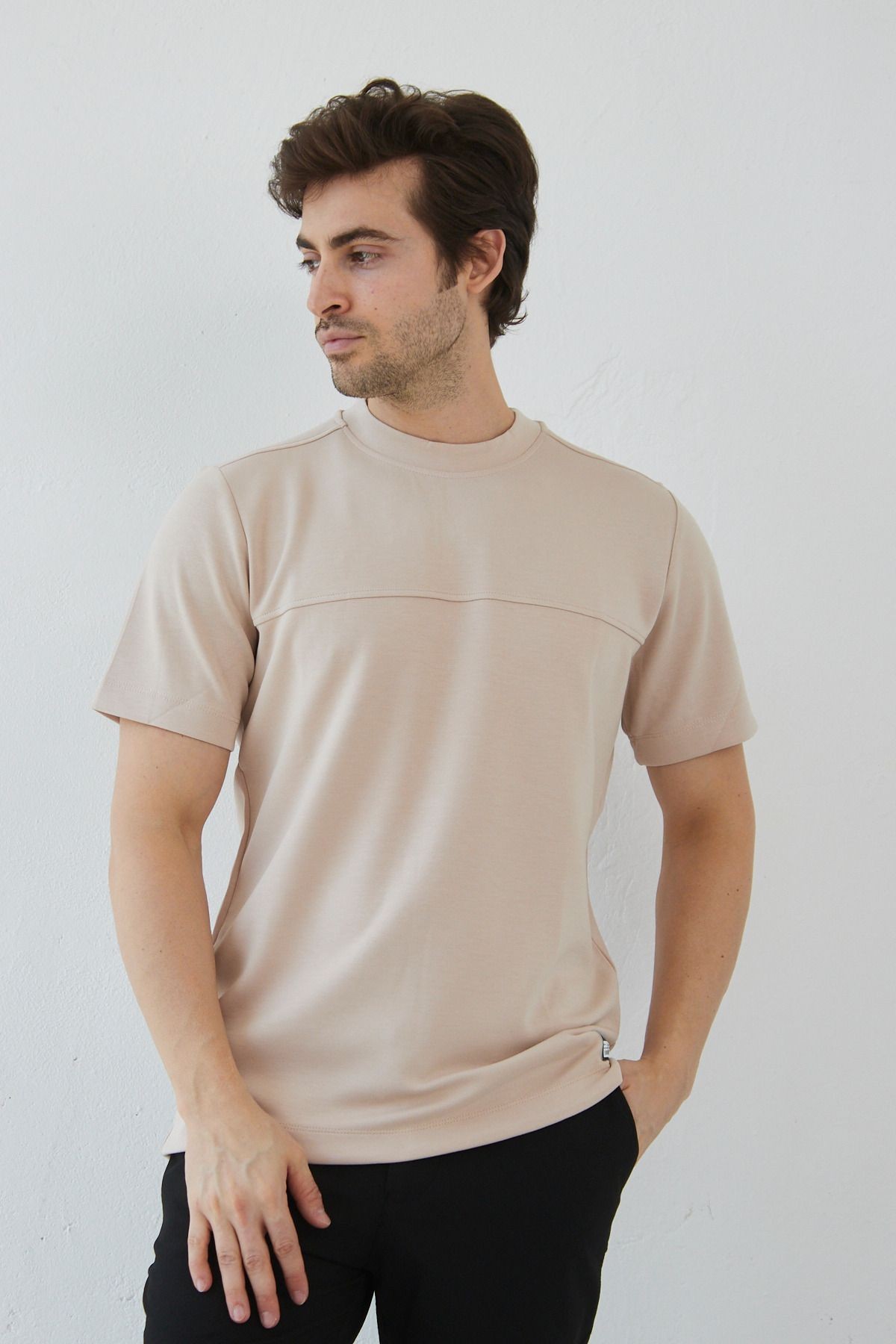 Erkek Slim Fit Dar Kesim Yumuşak Dokulu Likralı Kumaş Düz Basic Bisiklet Yaka Tişört