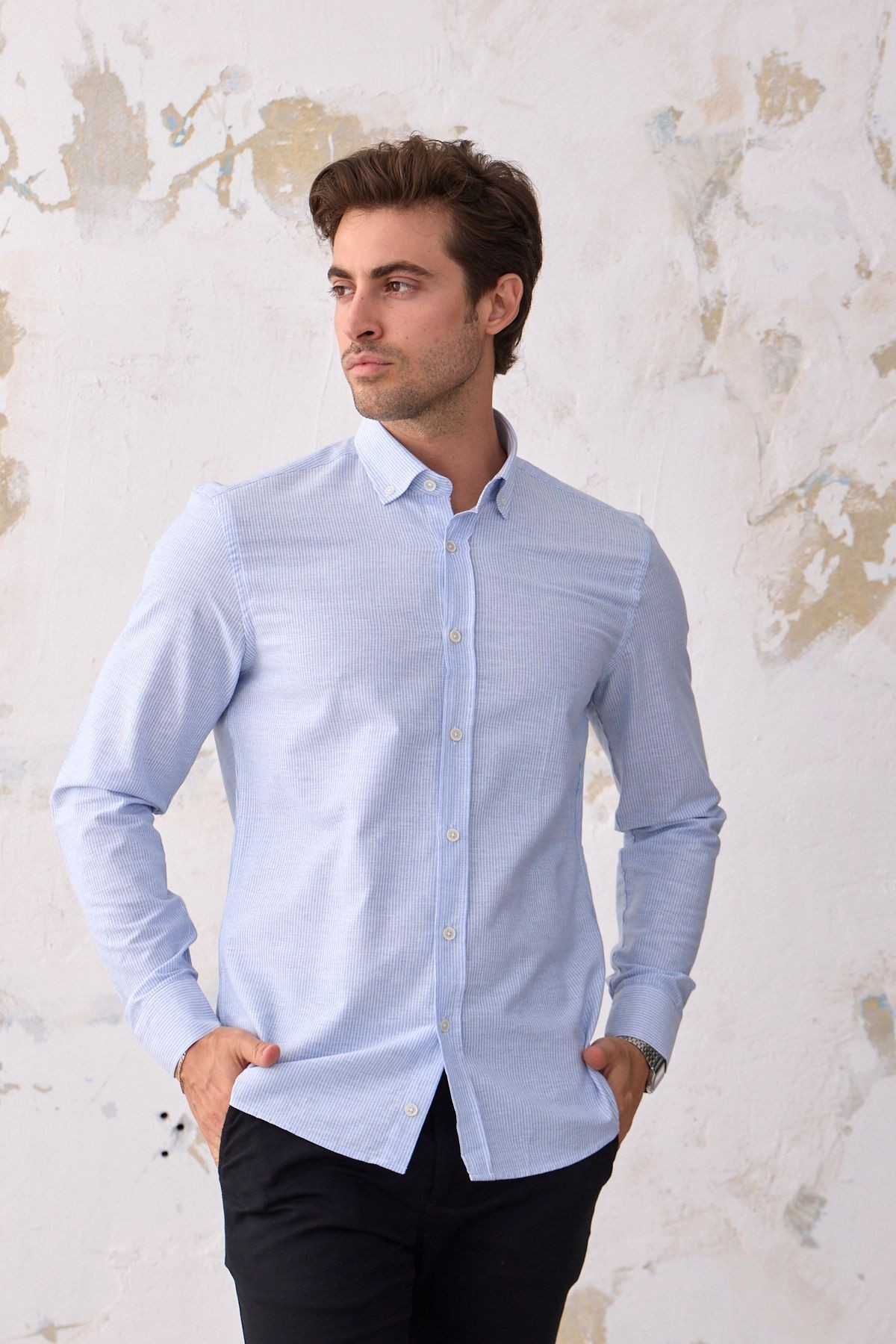 Giza Erkek Açık Mavi-Beyaz Keten Görünümlü Pamuklu Slim Fit Dar Kesim Düğmeli Yaka Çizgili Gömlek