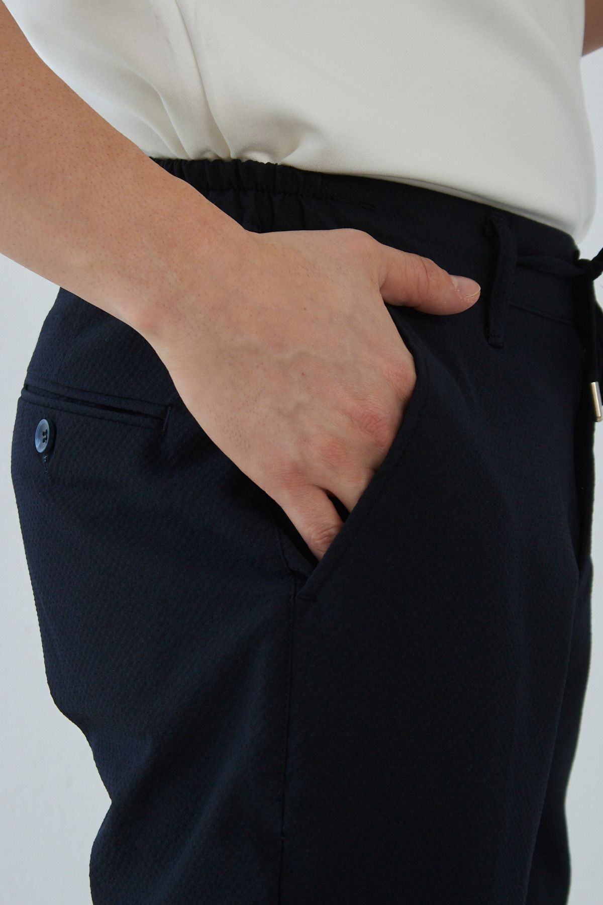Erkek Lacivert Slim Fit Dar Kesim Yan Cepli Gofre Desenli Şort
