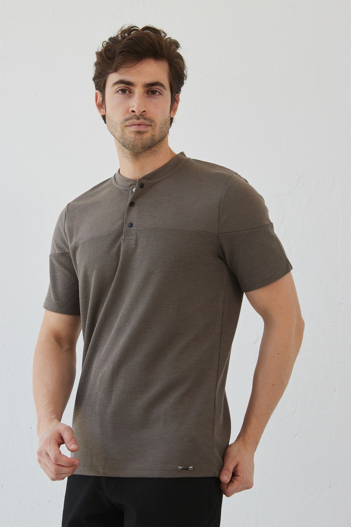 Erkek Modern Slim Fit Hakim Yaka Çıt Çıtlı T-Shirt