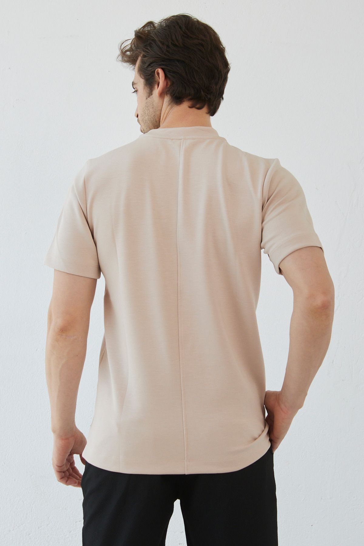 Erkek Slim Fit Dar Kesim Yumuşak Dokulu Likralı Kumaş Düz Basic Bisiklet Yaka Tişört