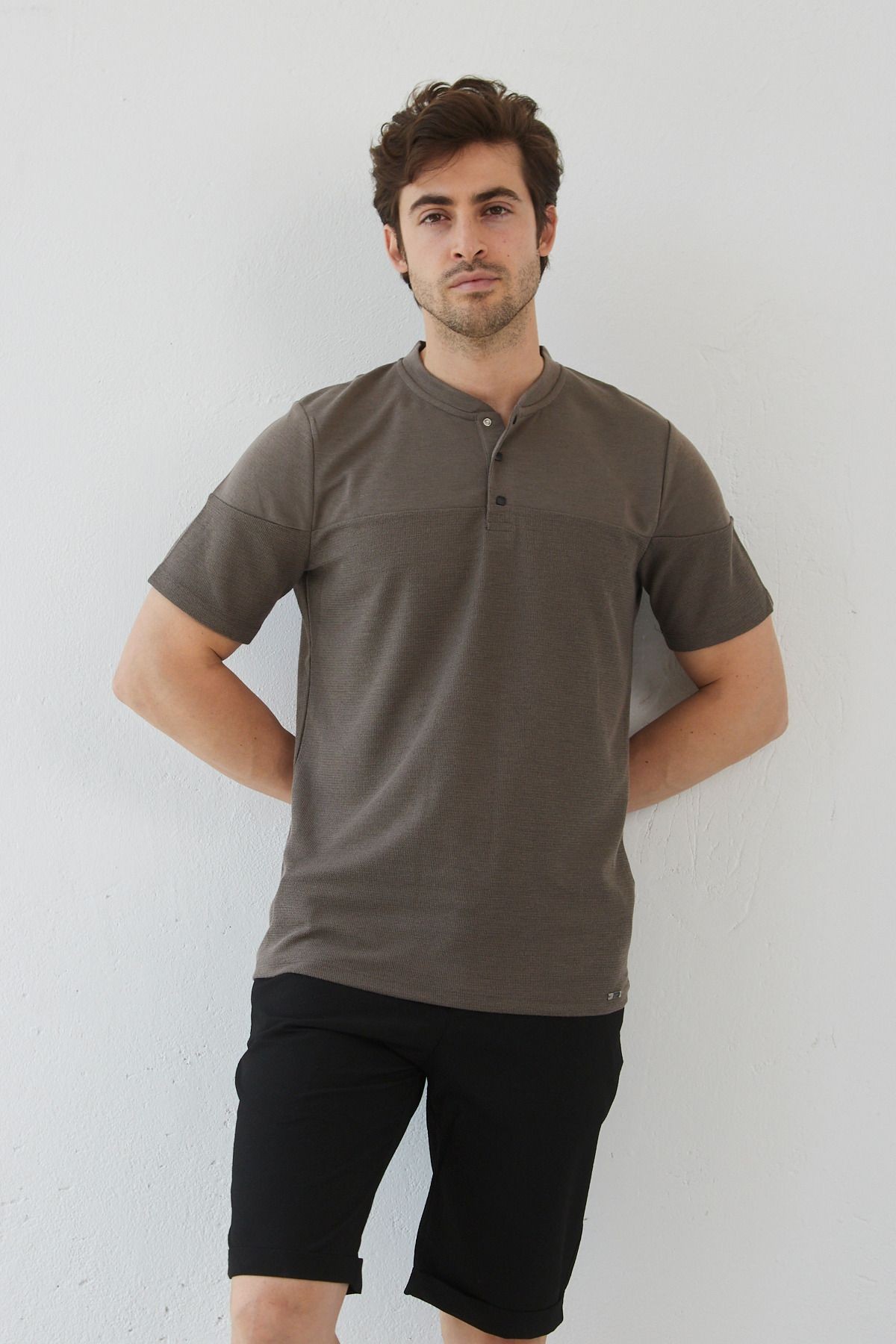 Erkek Modern Slim Fit Hakim Yaka Çıt Çıtlı T-Shirt