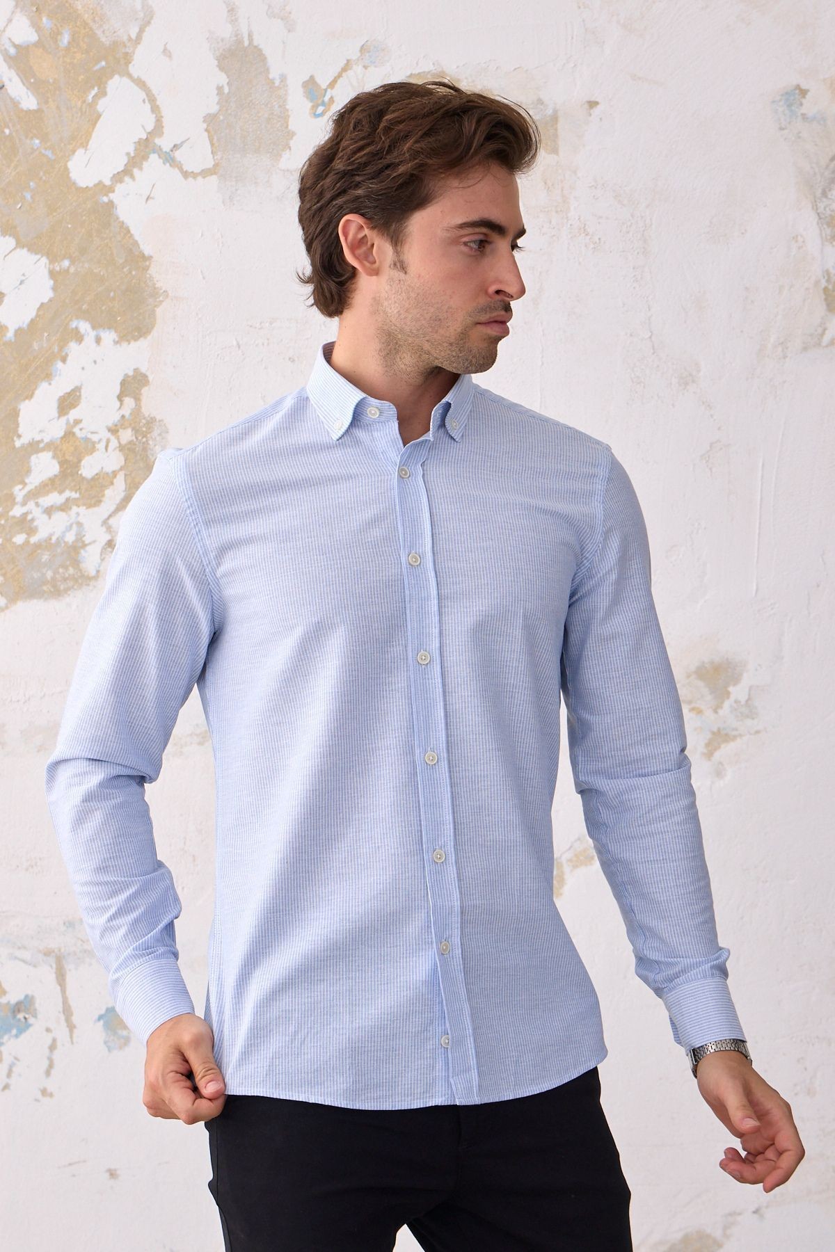 Giza Erkek Açık Mavi-Beyaz Keten Görünümlü Pamuklu Slim Fit Dar Kesim Düğmeli Yaka Çizgili Gömlek
