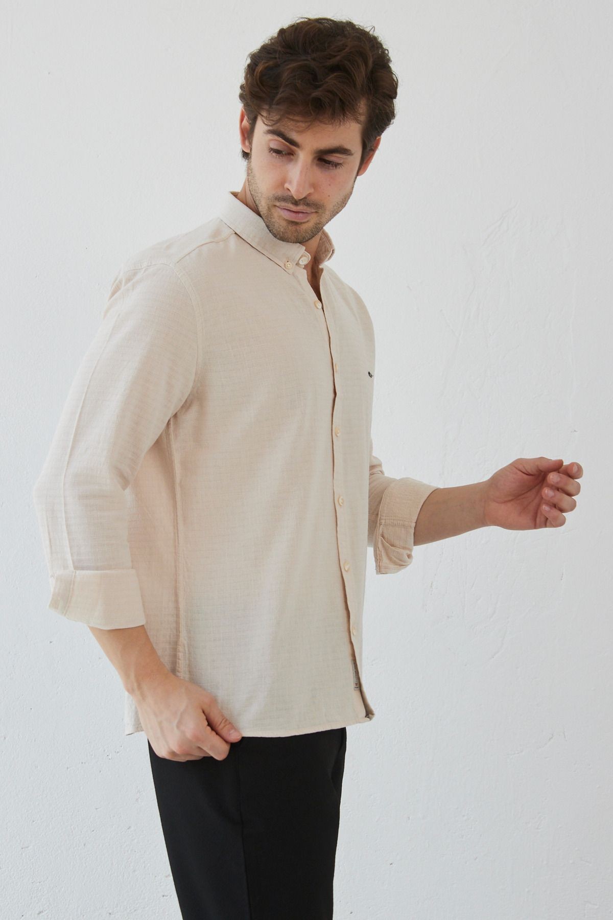Erkek Bej Yaka Düğmeli Flam Armürlü Pamuklu Slim Fit Dar Kesim Gömlek