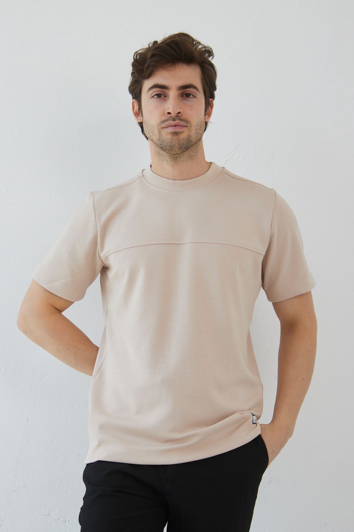 Erkek Slim Fit Dar Kesim Yumuşak Dokulu Likralı Kumaş Düz Basic Bisiklet Yaka Tişört
