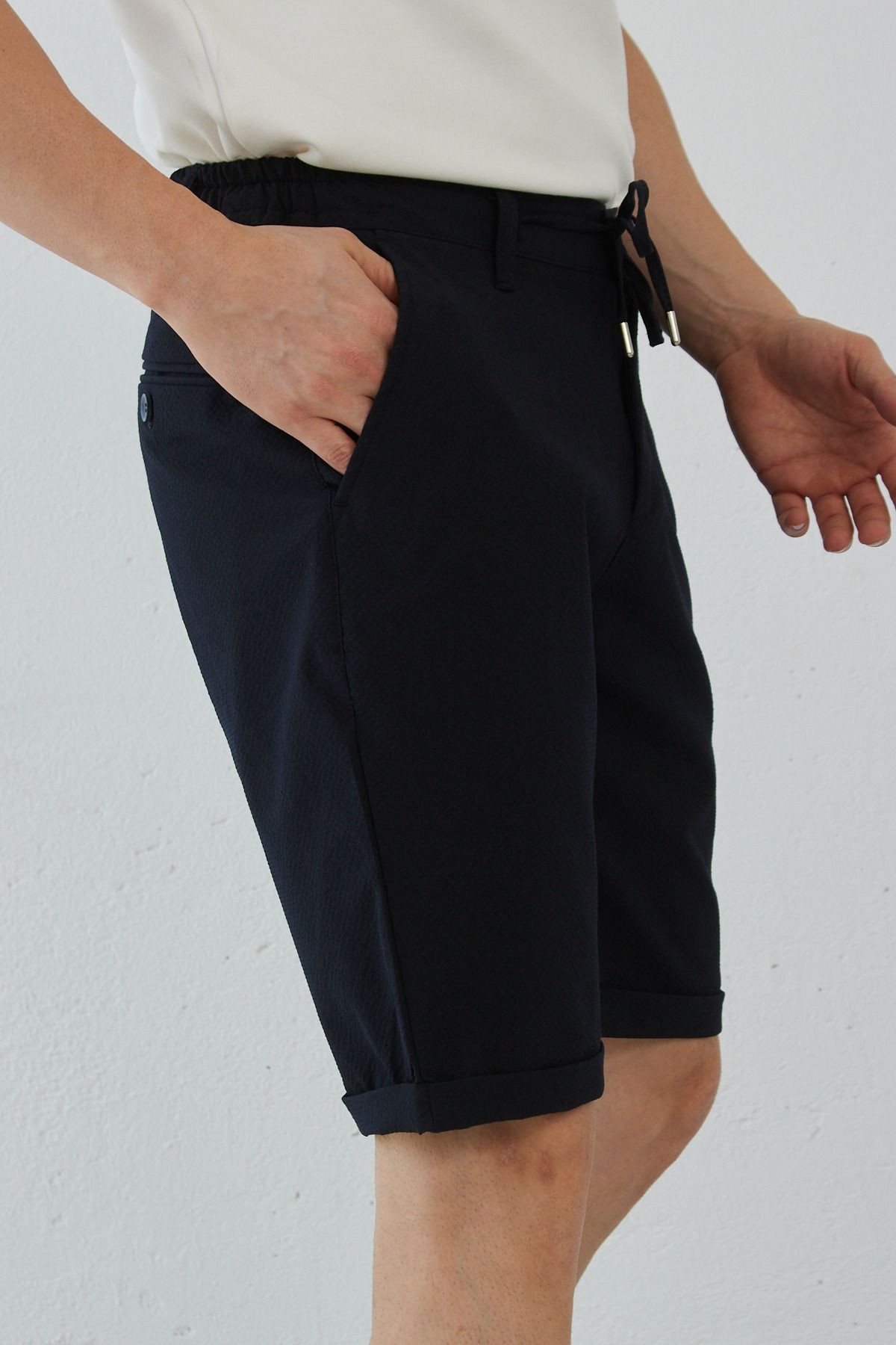 Erkek Lacivert Slim Fit Dar Kesim Yan Cepli Gofre Desenli Şort