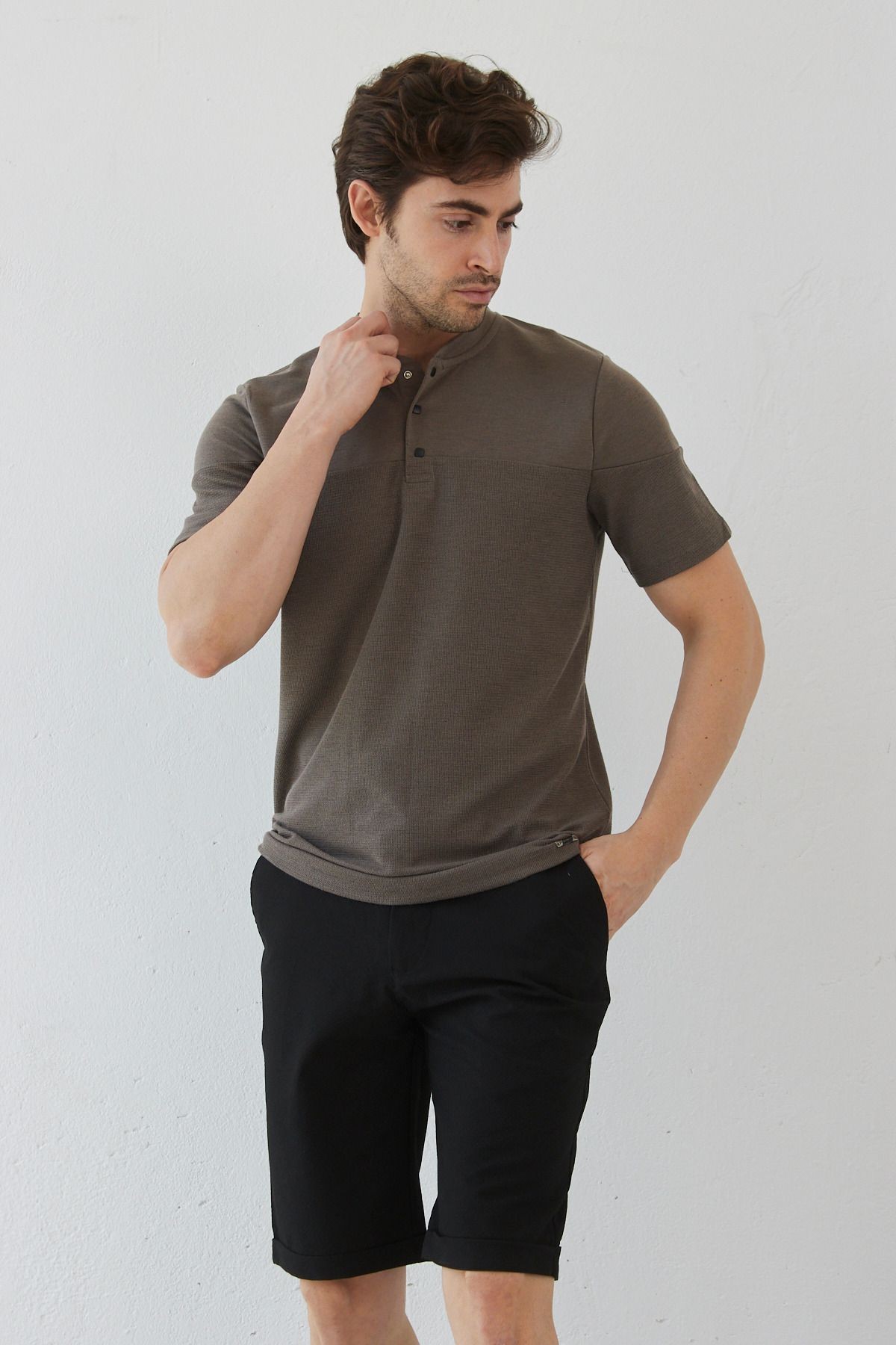 Erkek Modern Slim Fit Hakim Yaka Çıt Çıtlı T-Shirt