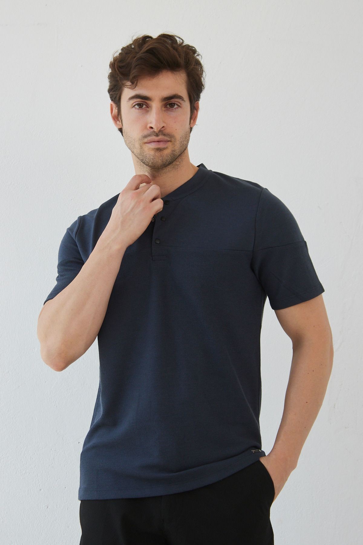 Erkek Modern Slim Fit Hakim Yaka Çıt Çıtlı T-Shirt