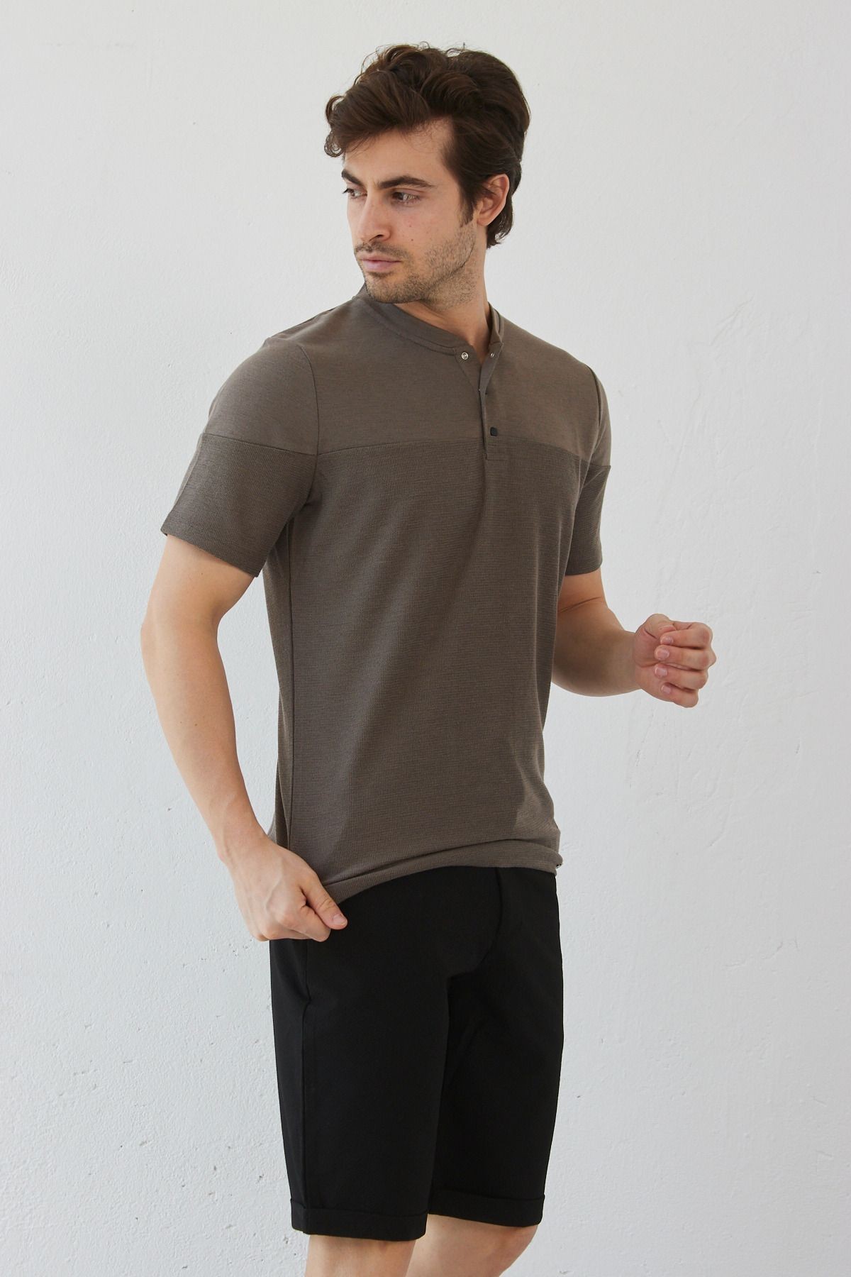 Erkek Modern Slim Fit Hakim Yaka Çıt Çıtlı T-Shirt