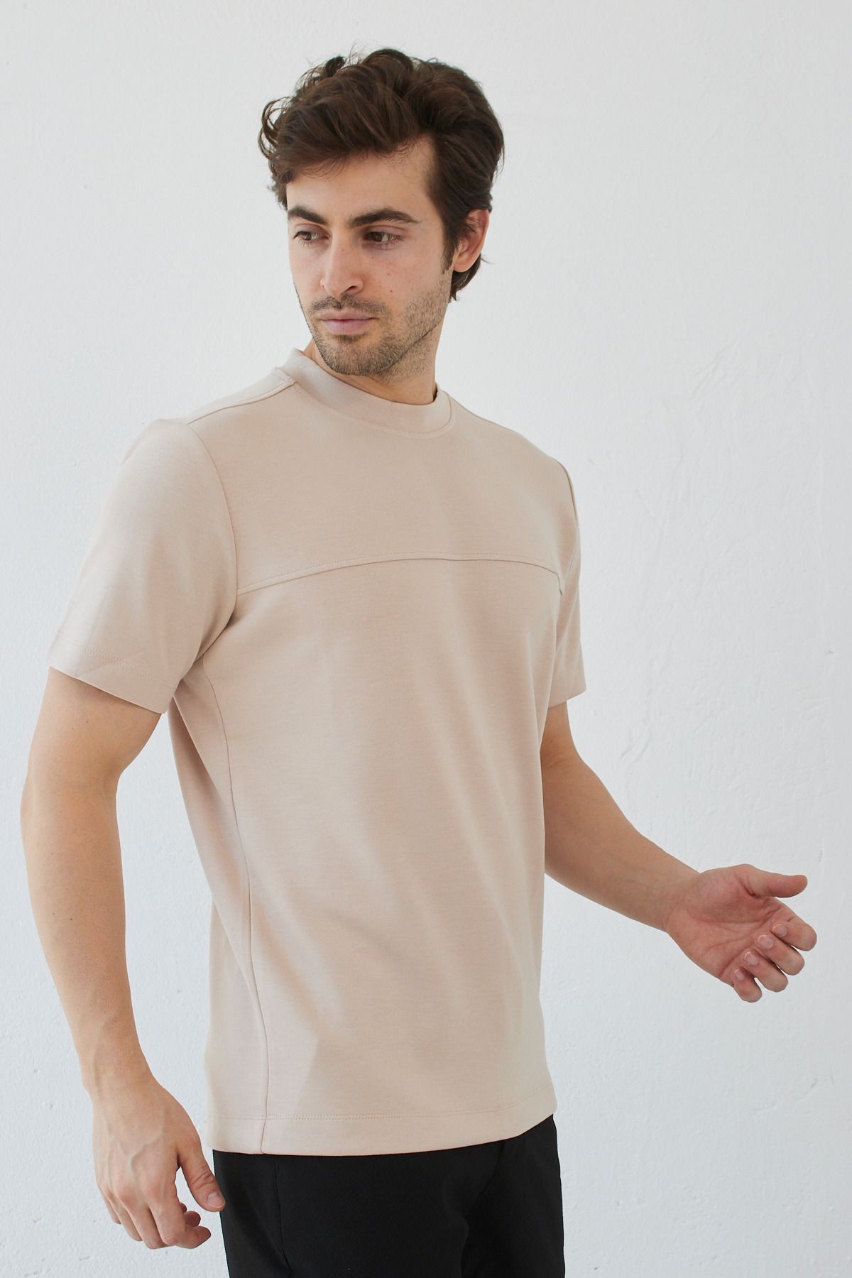 Erkek Slim Fit Dar Kesim Yumuşak Dokulu Likralı Kumaş Düz Basic Bisiklet Yaka Tişört