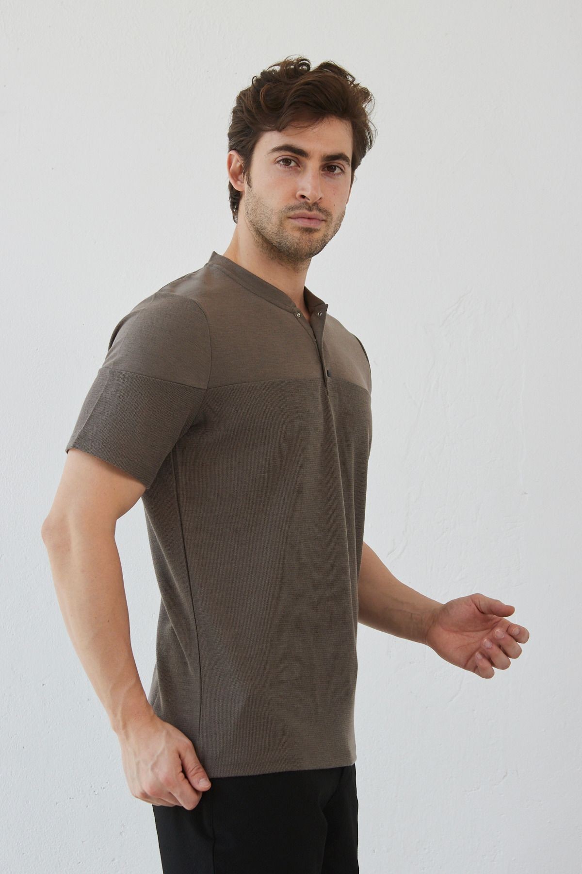 Erkek Modern Slim Fit Hakim Yaka Çıt Çıtlı T-Shirt