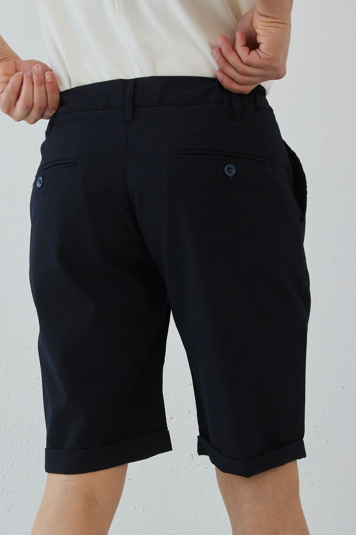 Erkek Lacivert Slim Fit Dar Kesim Yan Cepli Gofre Desenli Şort