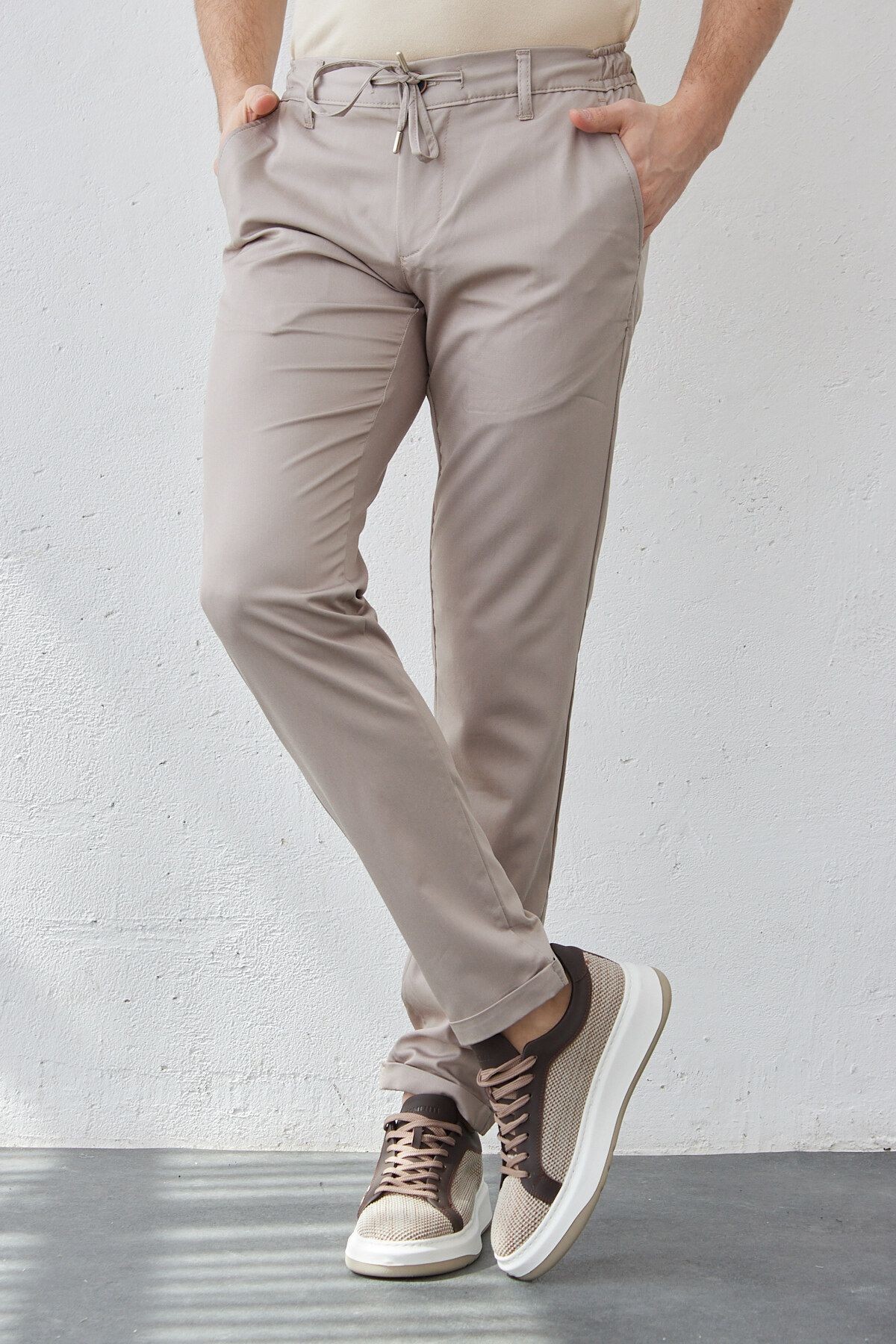 Erkek Açık Gri Beli Lastikli Bağcıklı Dokuma Likralı Esnek Modern Slim Fit Jogger Pantolon