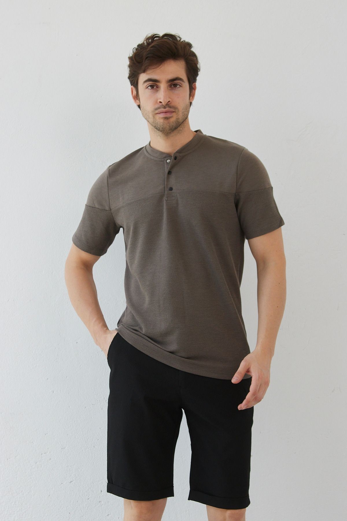 Erkek Modern Slim Fit Hakim Yaka Çıt Çıtlı T-Shirt