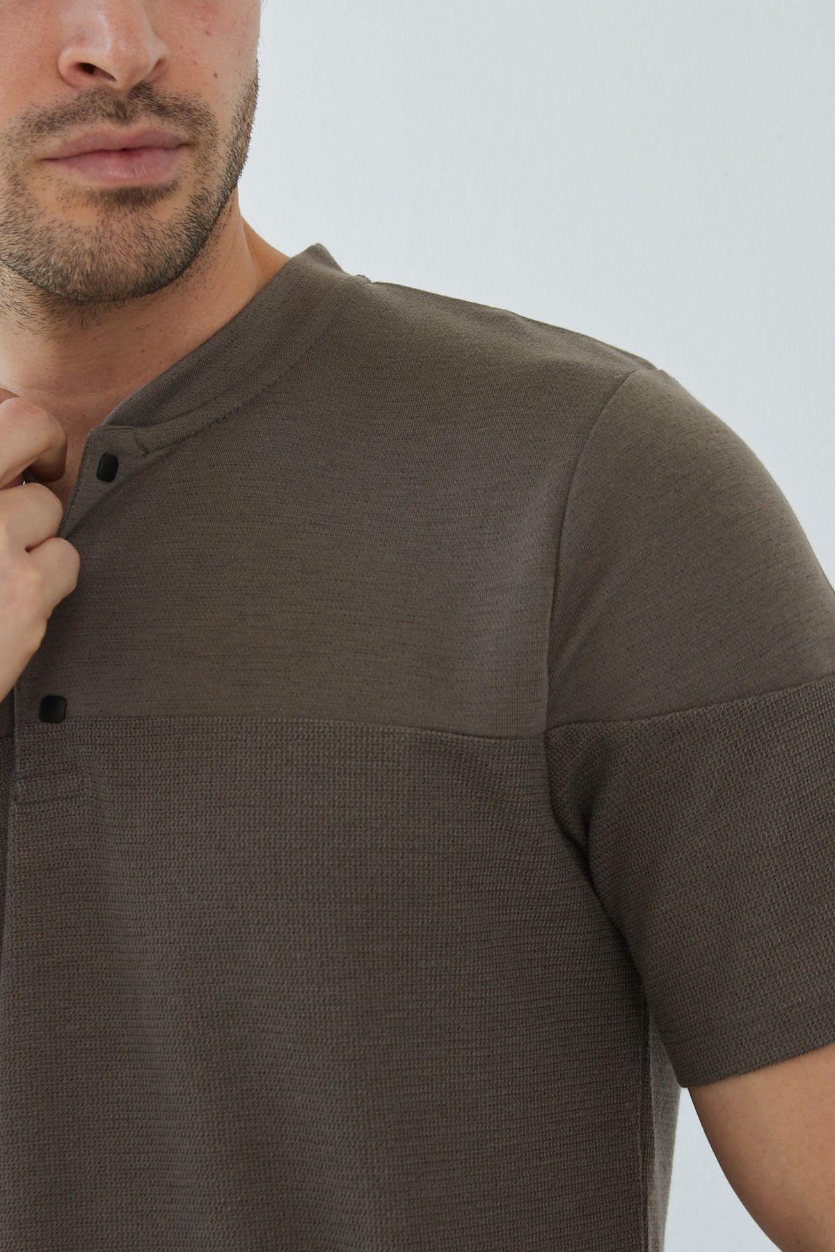 Erkek Modern Slim Fit Hakim Yaka Çıt Çıtlı T-Shirt