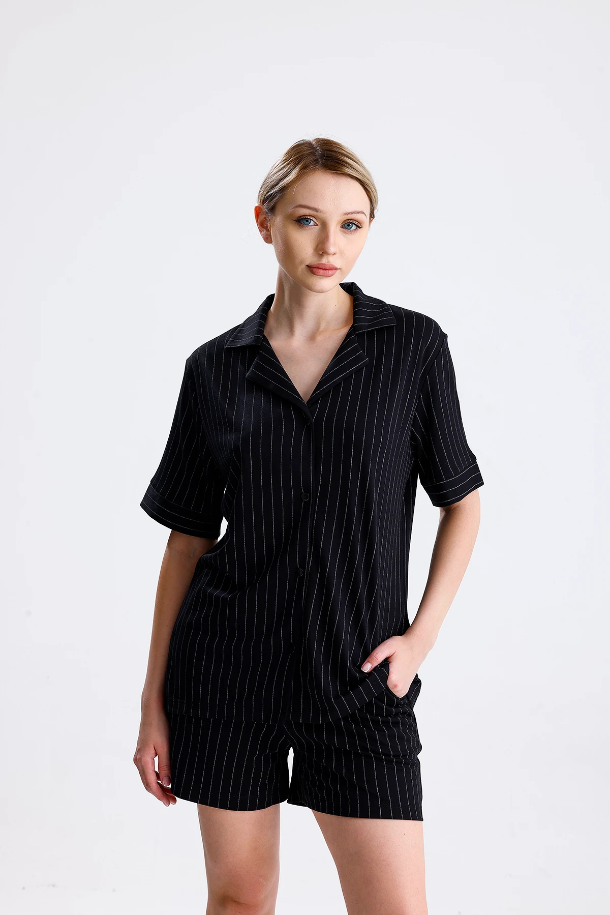 Espuar Kadın Önden Düğmeli Çizgili Şort Takım