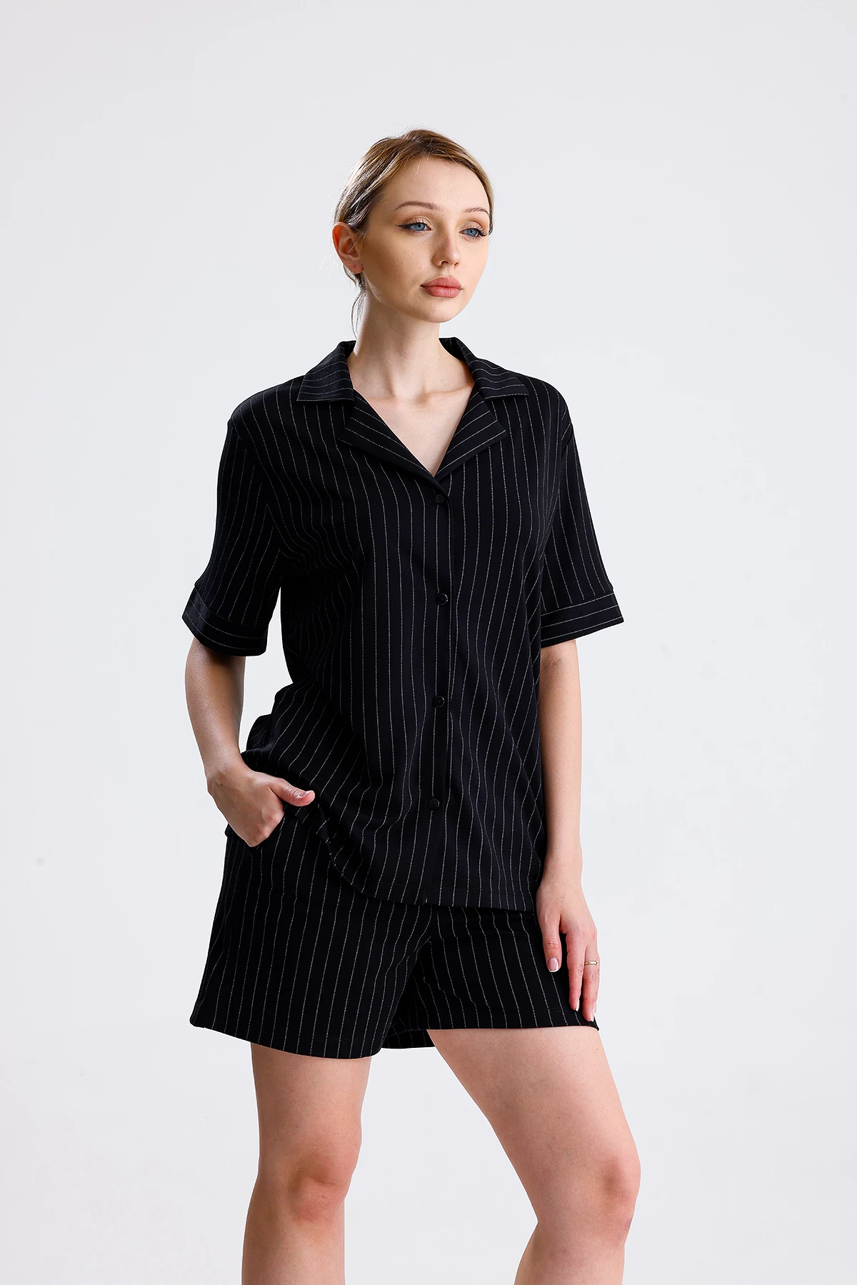 Espuar Kadın Önden Düğmeli Çizgili Şort Takım