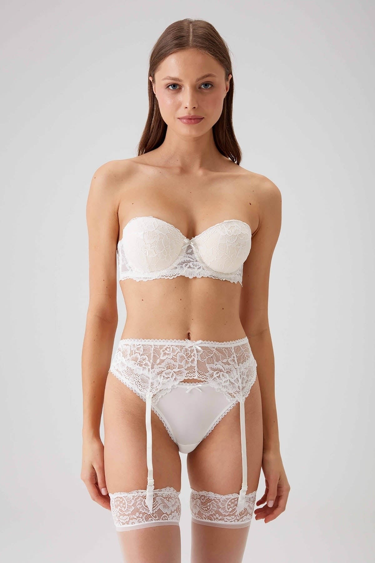 Pierre Cardin 4791 Vicenza Dantel Ekstra Dolgulu Çoraplı Straplez Jartiyer Sütyen ve Tanga Takım